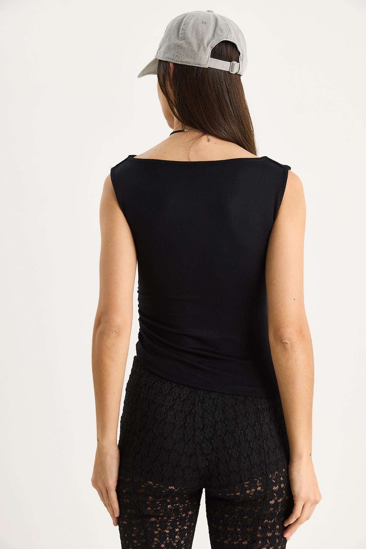 Kayık Yaka Tek Tarafı Büzgülü Basic Bluz 60602076 - Siyah