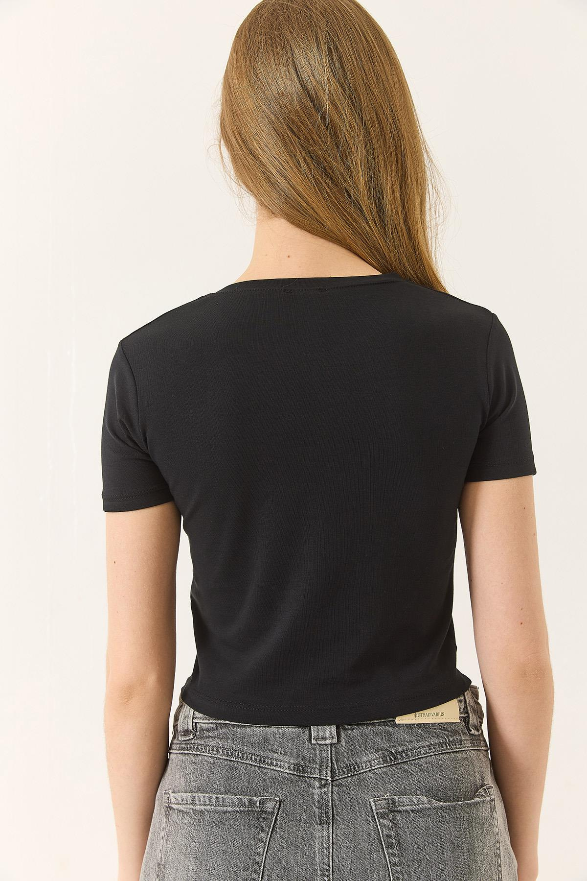 Kelebek Aksesuarlı Bisiklet Yaka Basic Penye Crop T-Shirt  60284041 - Siyah