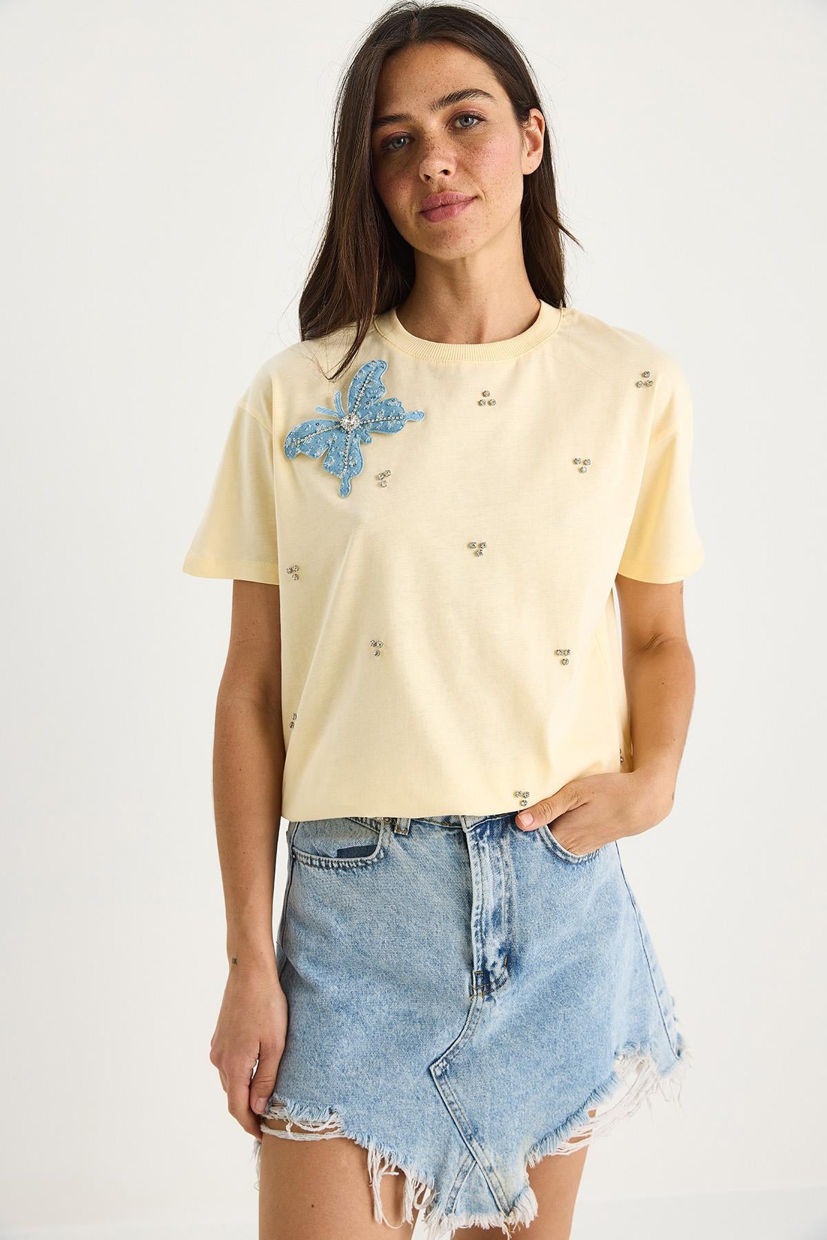 Kelebek Aksesuarlı Taş İşlemeli Kısa Kollu T-Shirt 60602036 - Tereyağ