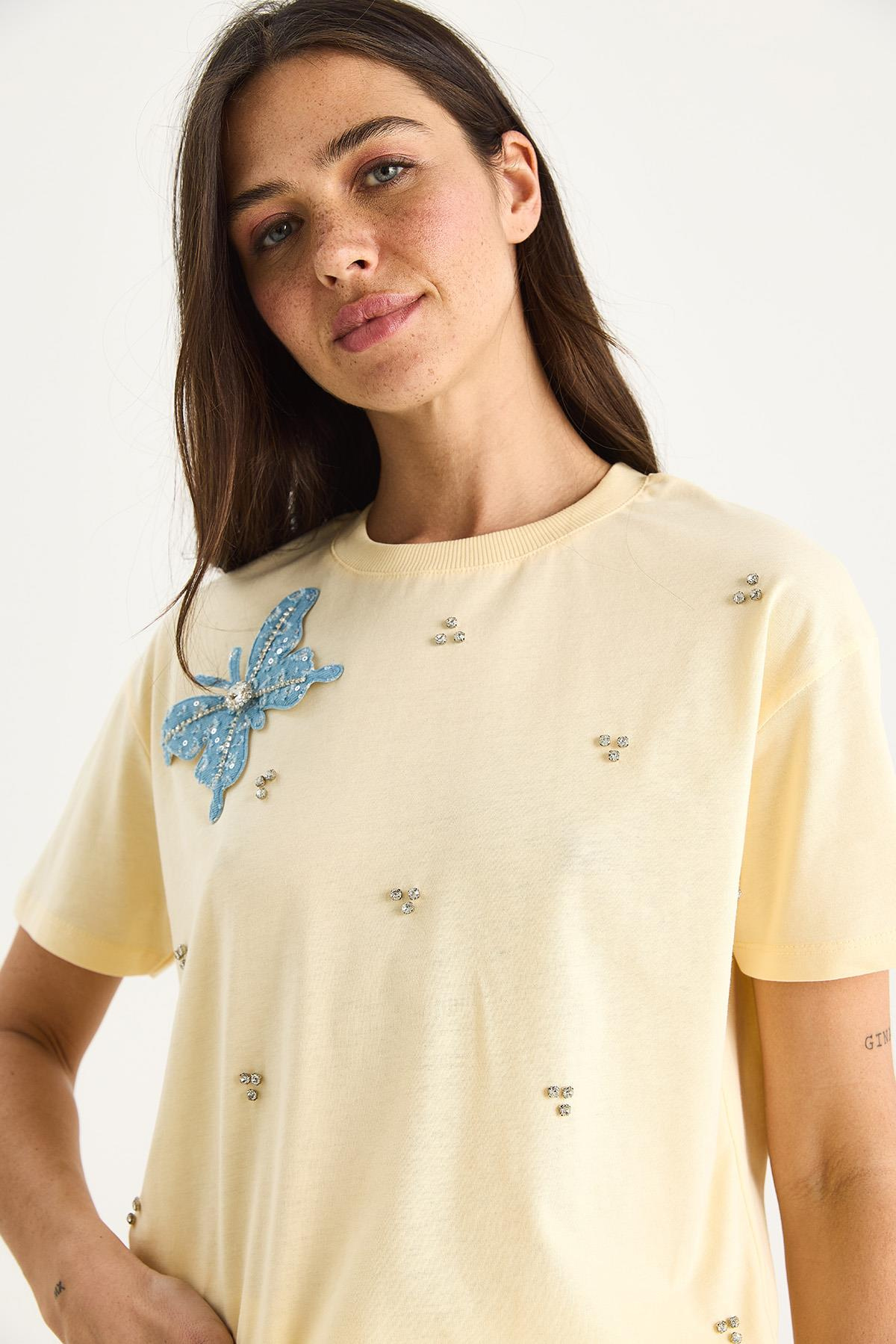 Kelebek Aksesuarlı Taş İşlemeli Kısa Kollu T-Shirt 60602036 - Tereyağ