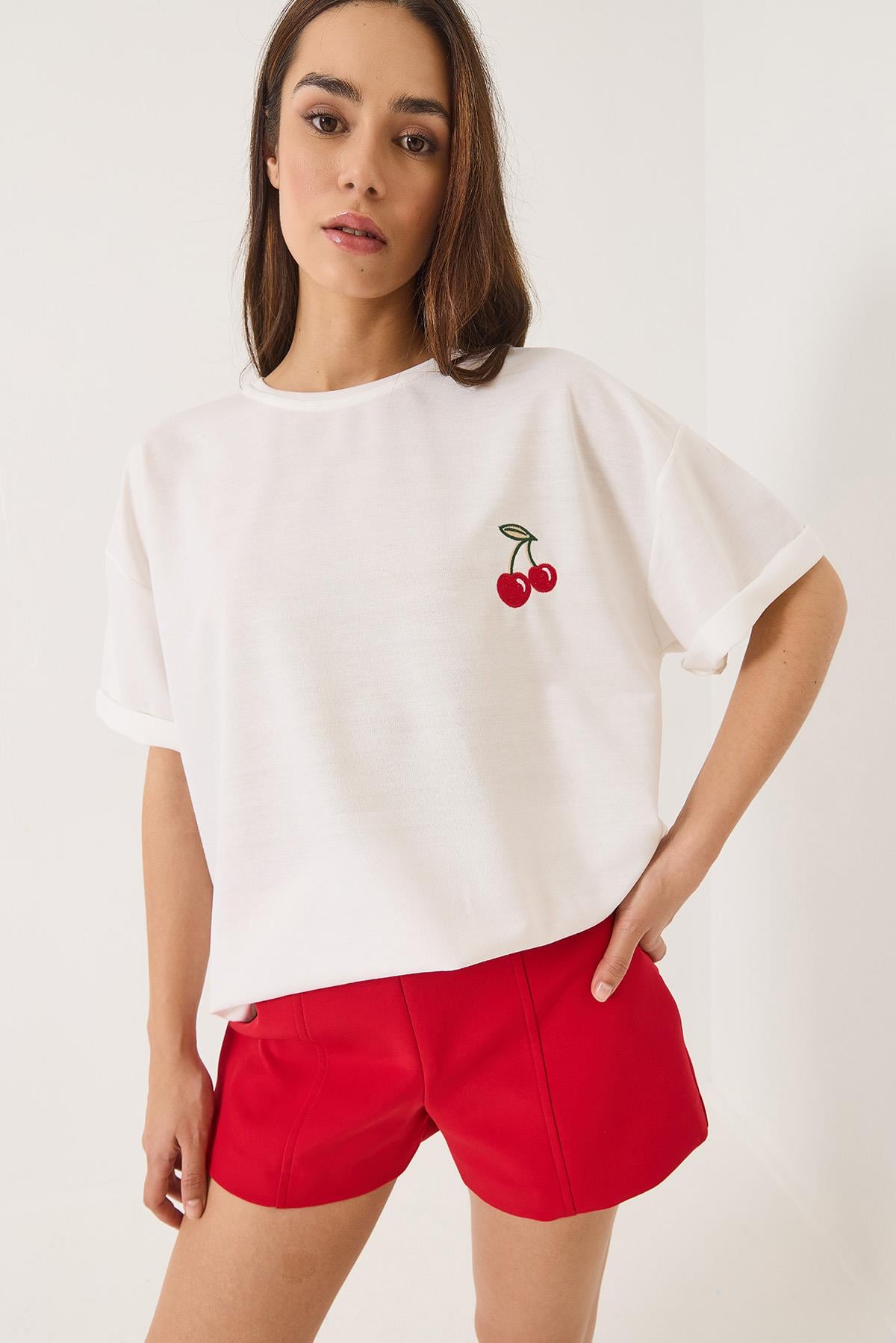 Kiraz Nakış İşlemeli Bisiklet Yaka Kısa Kollu Oversize T-Shirt 4011 60283152 - Beyaz