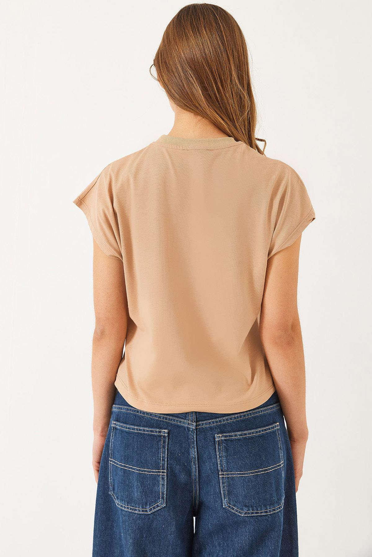 Kısa Kollu Renkli Tül Çiçek Aksesuarlı T-Shirt 60602015 - Bej