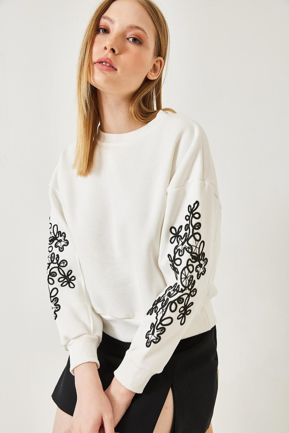Kolları Nakış Desenli Sweatshirt 60601029 - Ekru