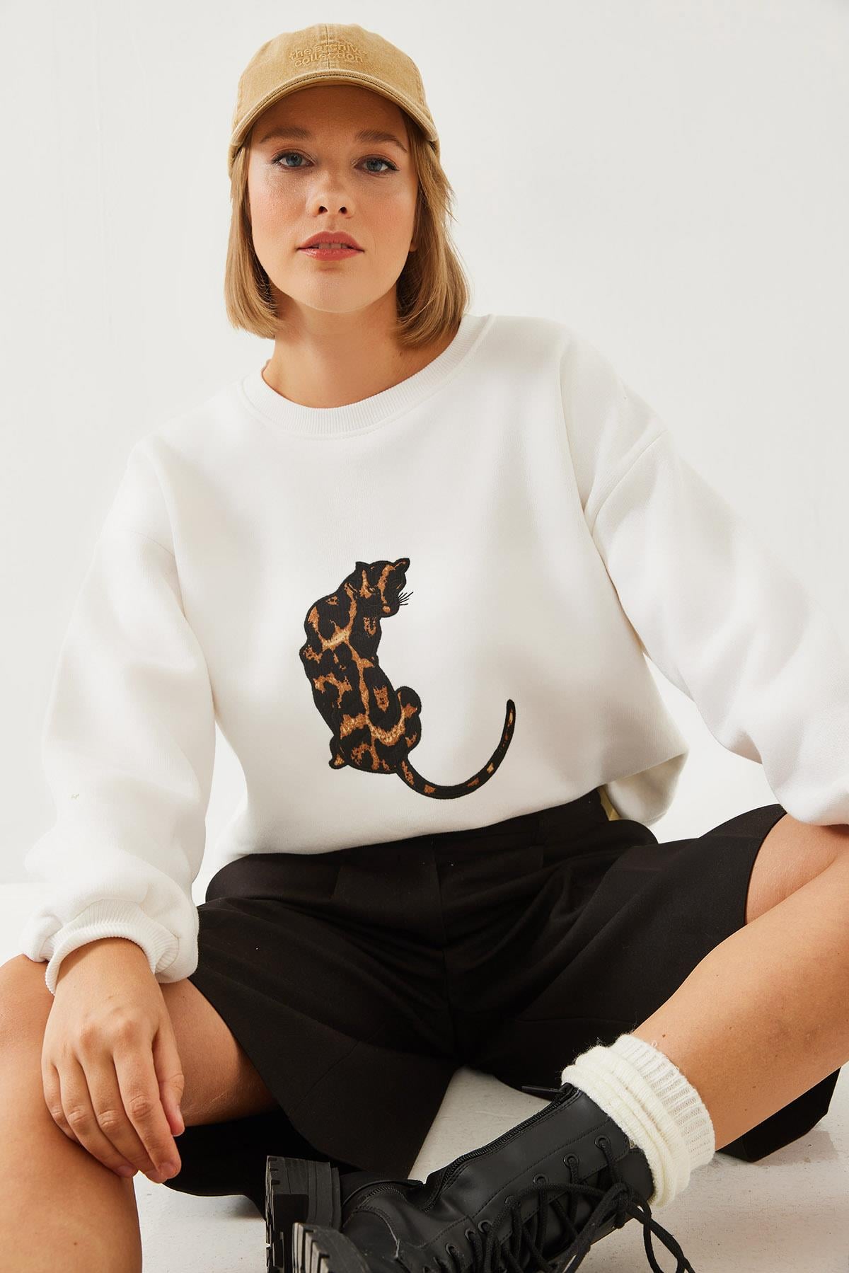 Leopar Baskılı Üç İplik Şardonlu Sweatshirt 60351105 - Beyaz