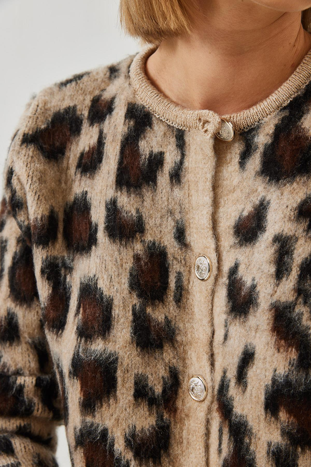 Leopar Desenli Düğmeli Triko Hırka 24393 60351277 - Bej-Siyah