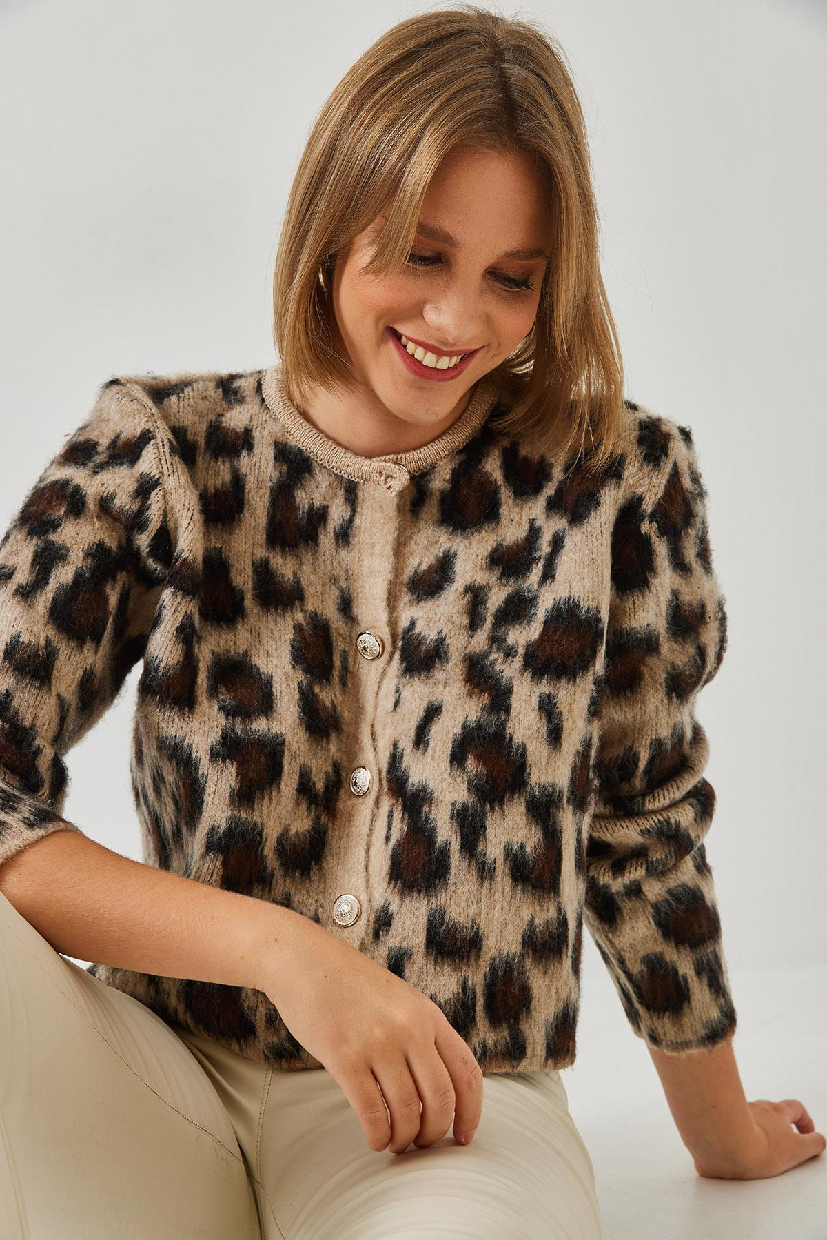 Leopar Desenli Düğmeli Triko Hırka 24393 60351277 - Bej-Siyah