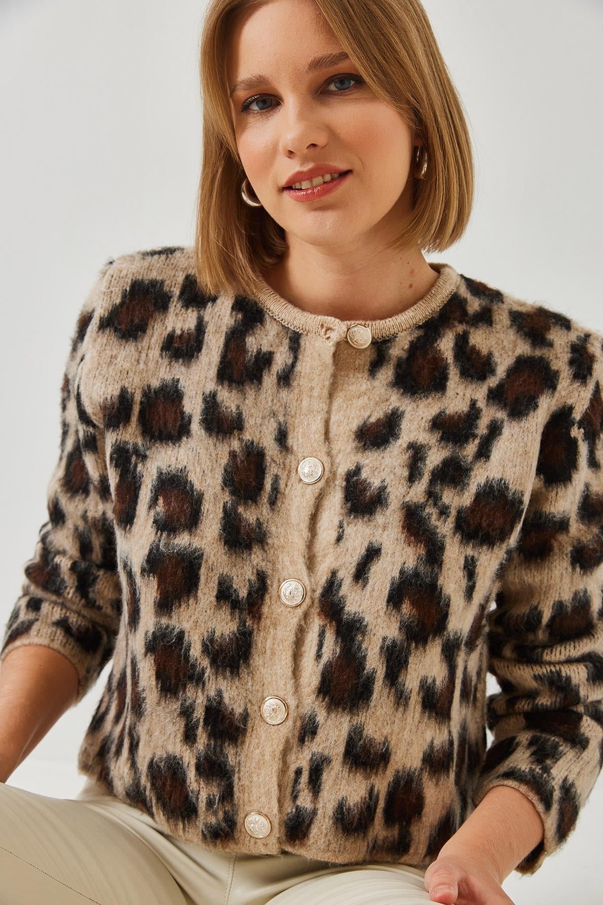 Leopar Desenli Düğmeli Triko Hırka 24393 60351277 - Bej-Siyah