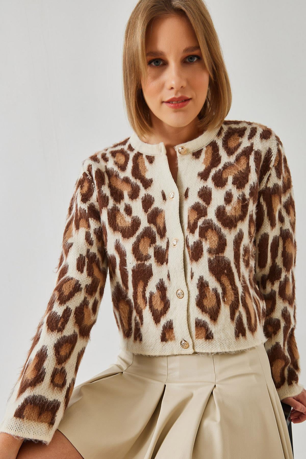 Leopar Desenli Düğmeli Triko Hırka 8007 60351278 - Ekru-Camel