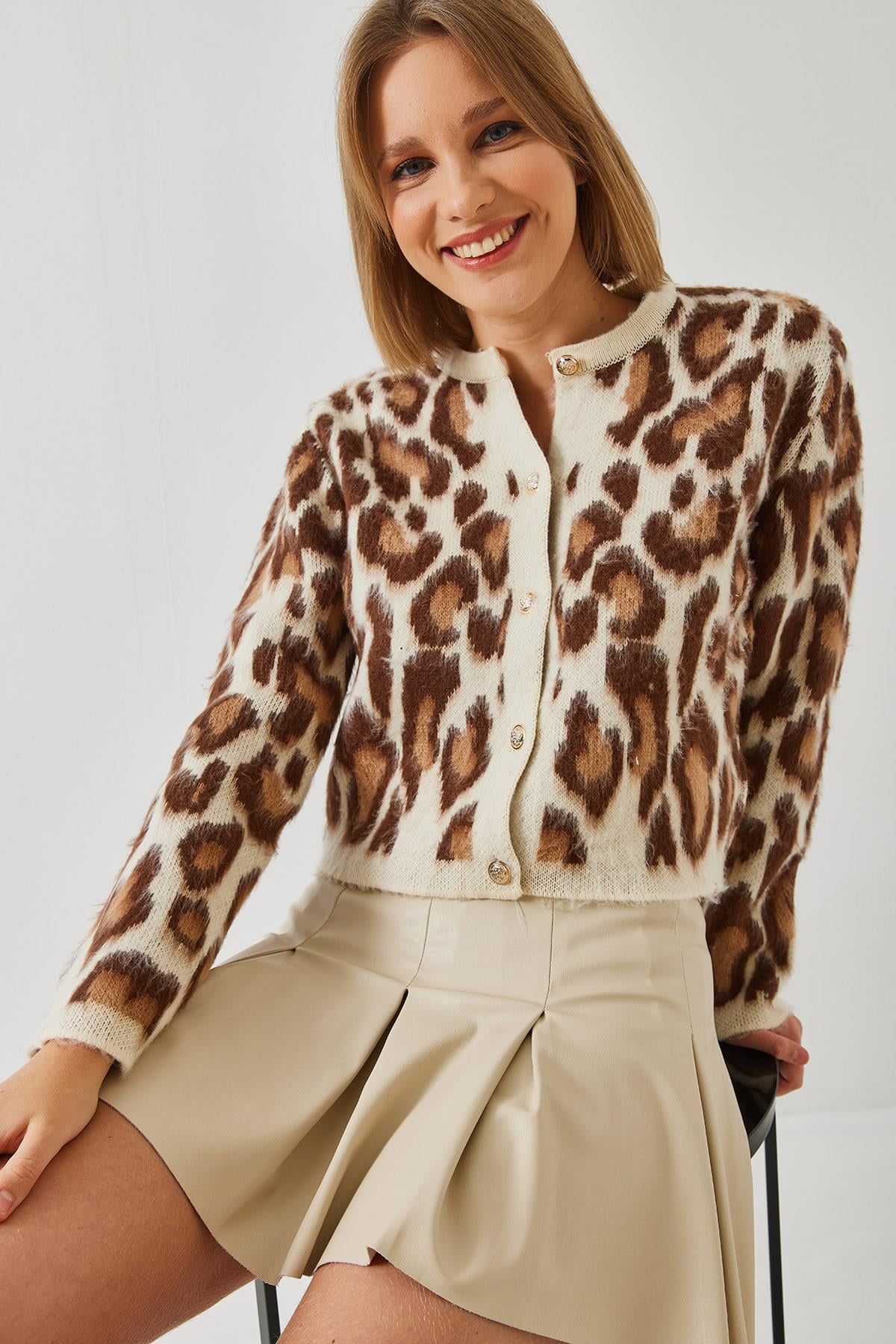 Leopar Desenli Düğmeli Triko Hırka 8007 60351278 - Ekru-Camel