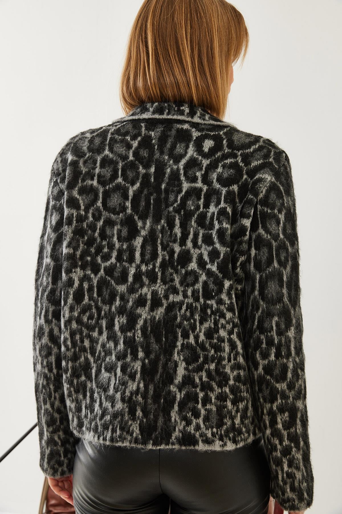Leopar Desenli Jakarlı Hırka 241082 60251943 - Siyah-Gri HIRKA modelleri