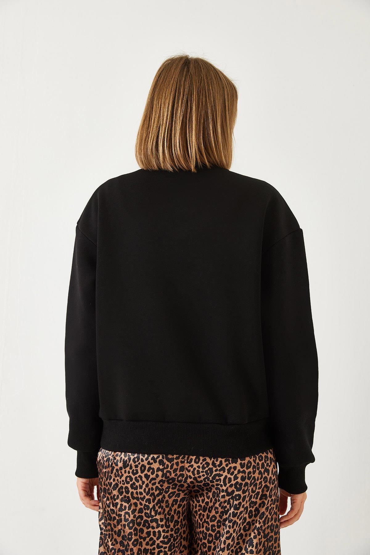 Leoparlı Üç Kalp Baskılı Sweatshirt 60601034 - Siyah