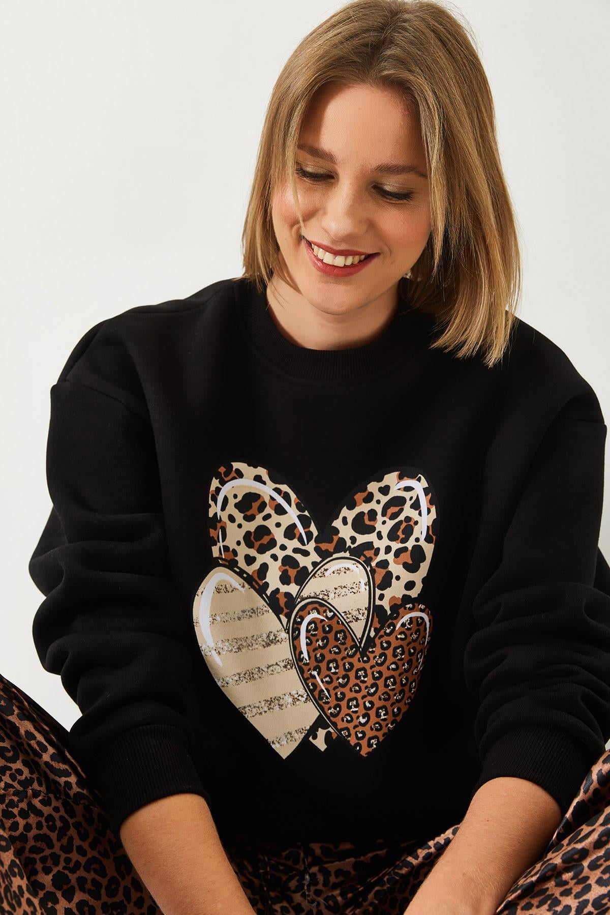 Leoparlı Üç Kalp Baskılı Sweatshirt 60601034 - Siyah