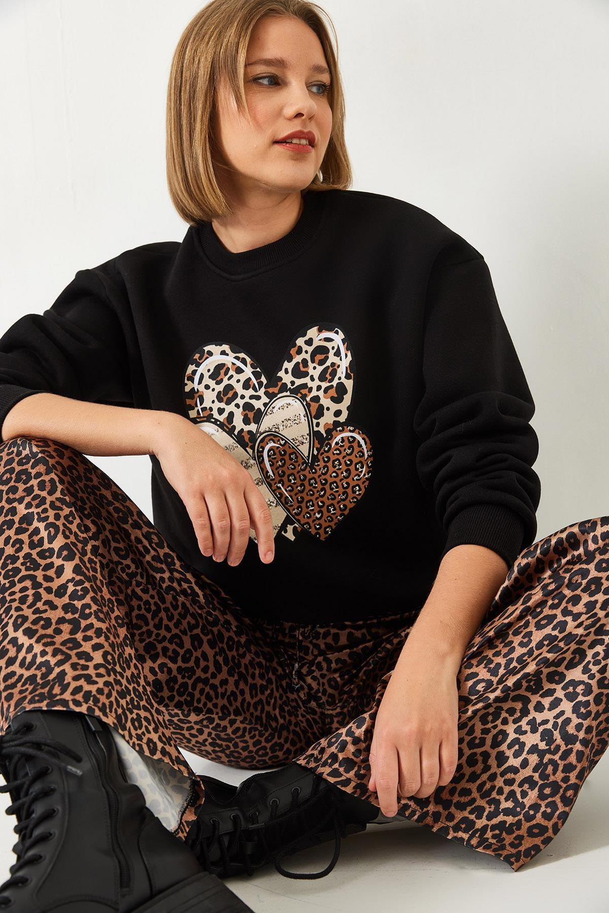 Leoparlı Üç Kalp Baskılı Sweatshirt 60601034 - Siyah