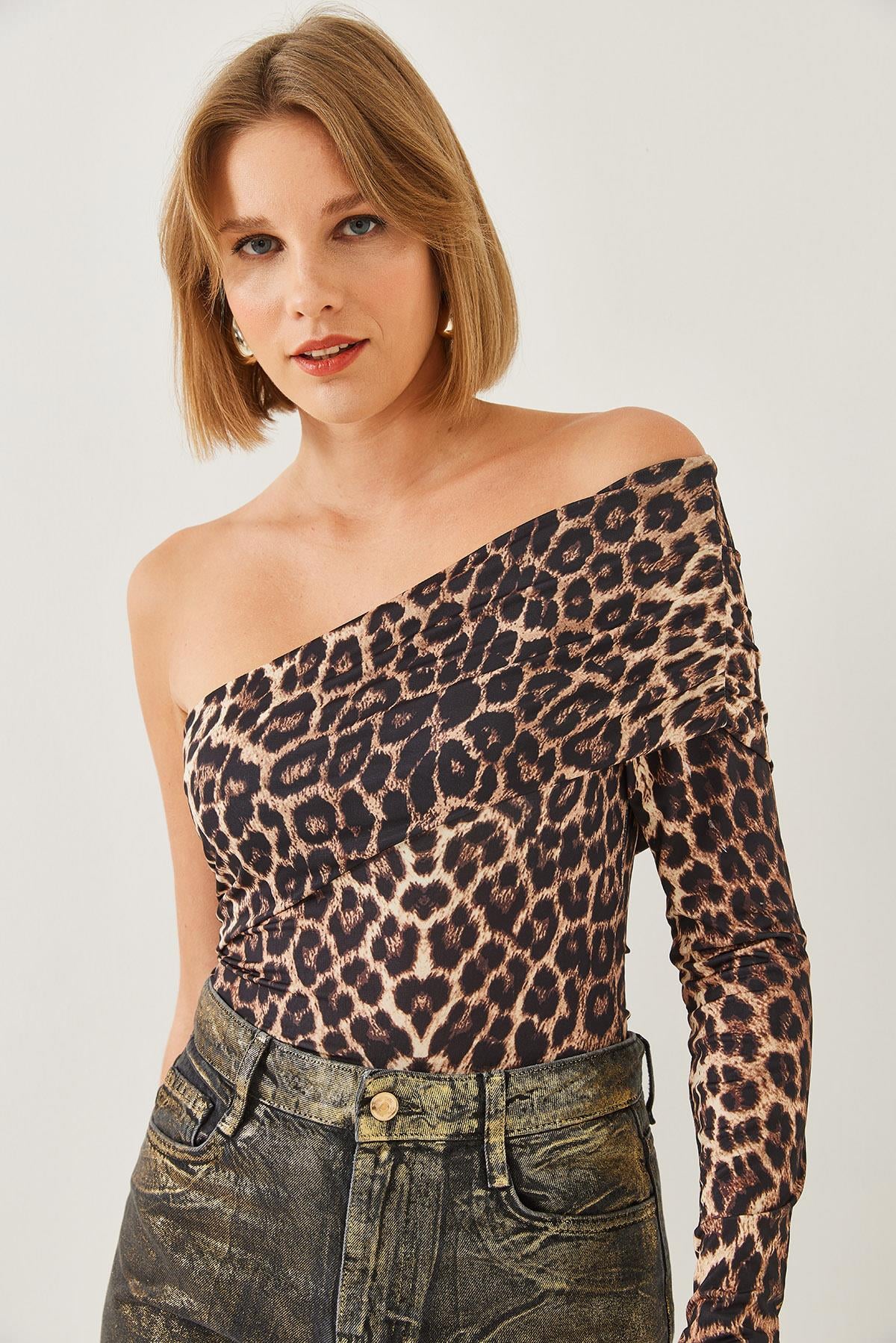Madonna Yaka Tek Kollu Leopar Desenli Bluz 60351140 - Kahverengi