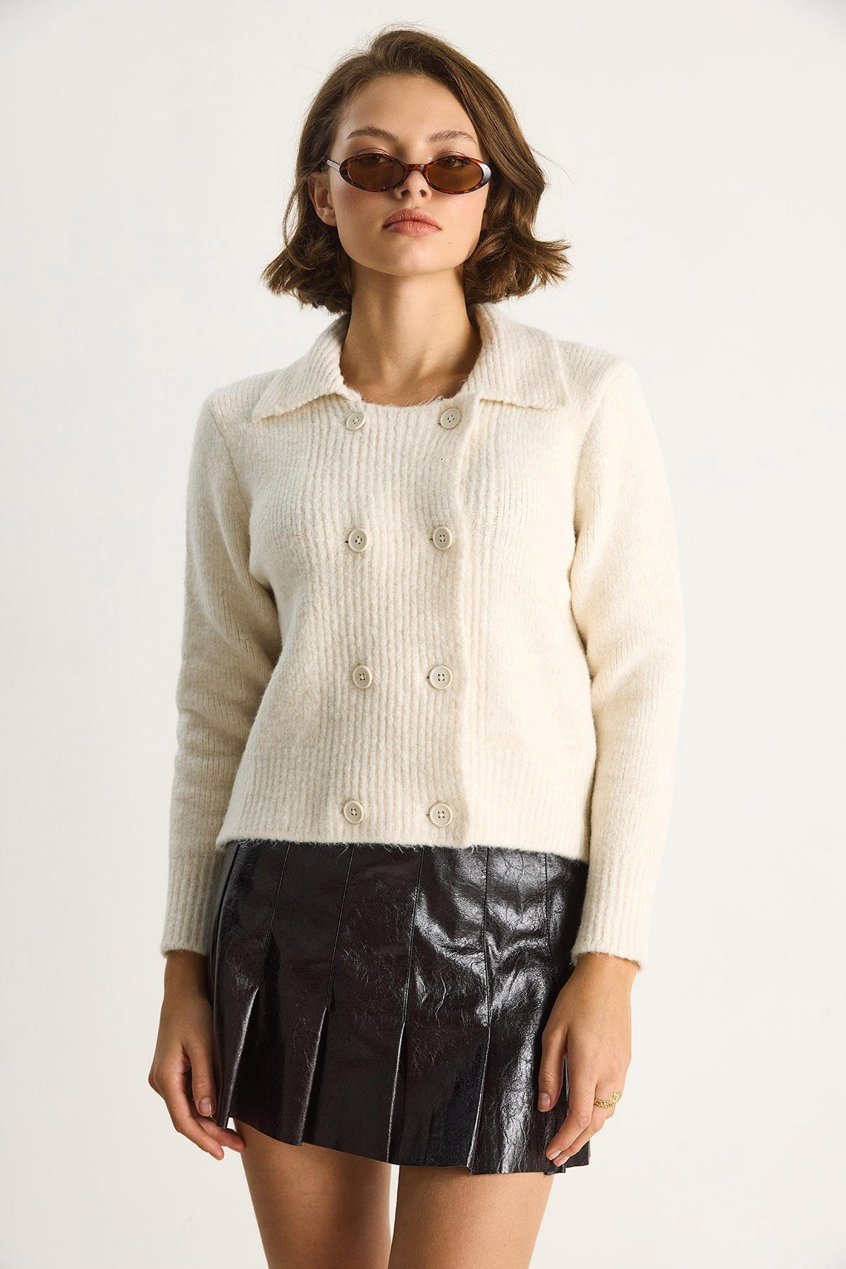 Polo Yaka Düğmeli Yumuşak Hırka 255252  60284080 - Taş HIRKA modelleri