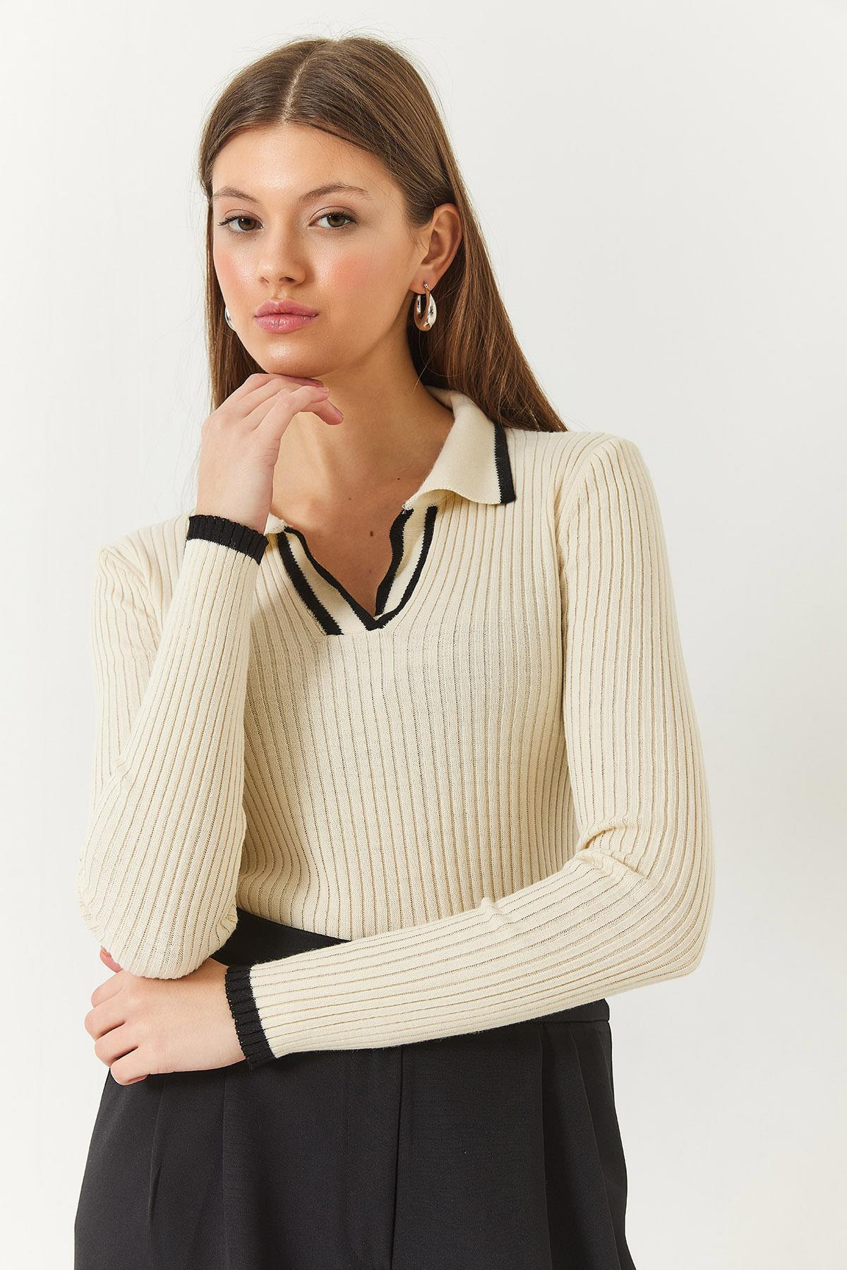 Polo Yaka Fitilli Şerit Detaylı Mevsimlik Uzun Kollu Triko Bluz 60261446 - Ekru-Siyah