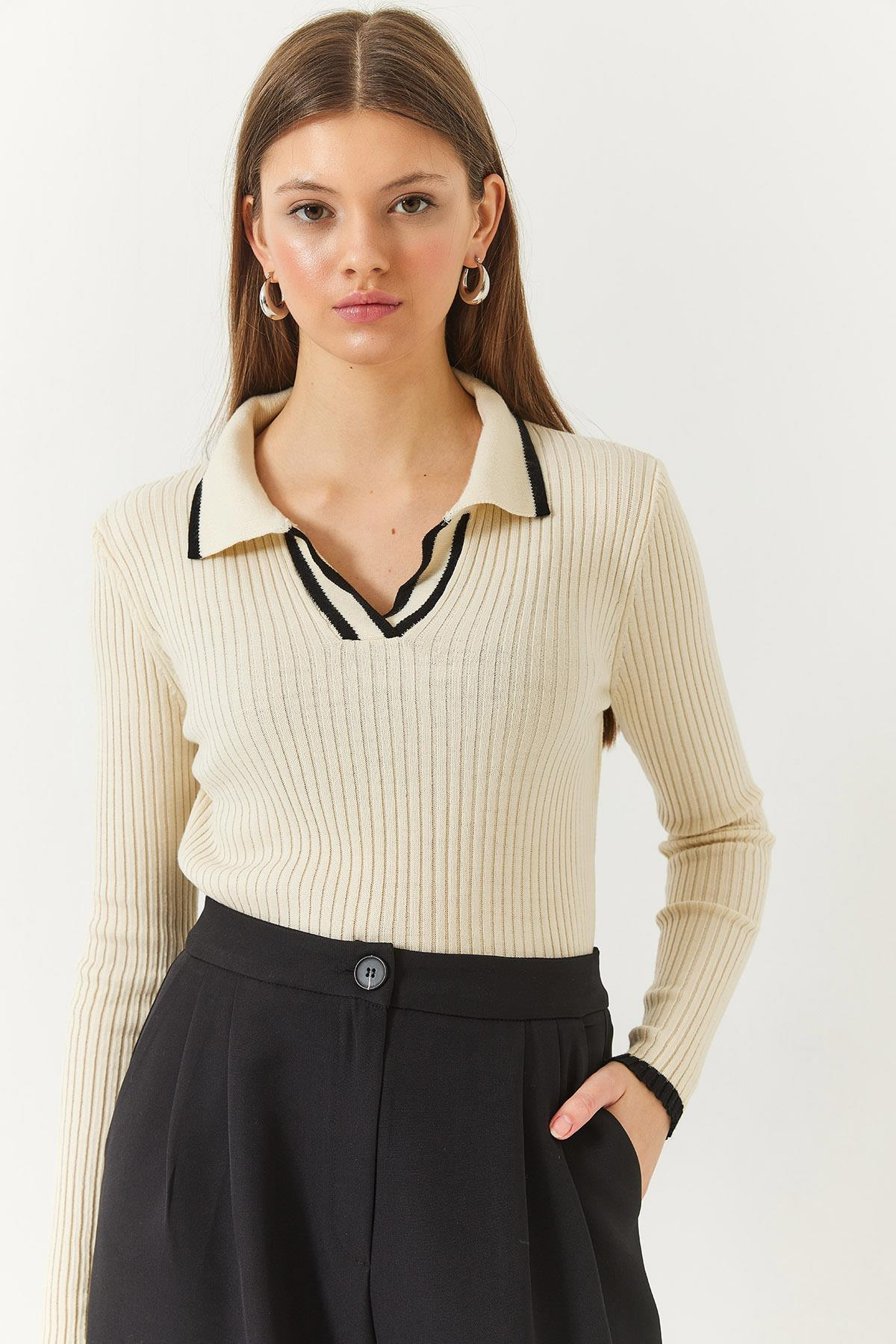 Polo Yaka Fitilli Şerit Detaylı Mevsimlik Uzun Kollu Triko Bluz 60261446 - Ekru-Siyah