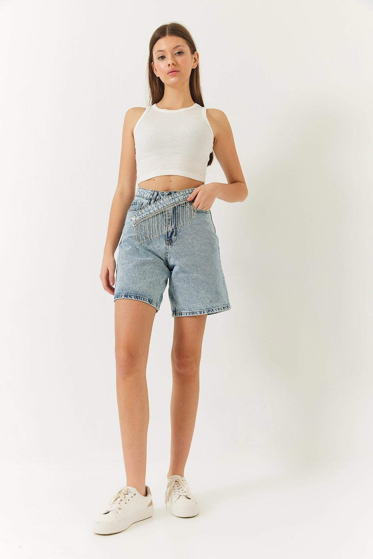 Püskül Taşlı Asimetrik Kemerli Cep Detaylı Denim Şort 60261425 - Mavi