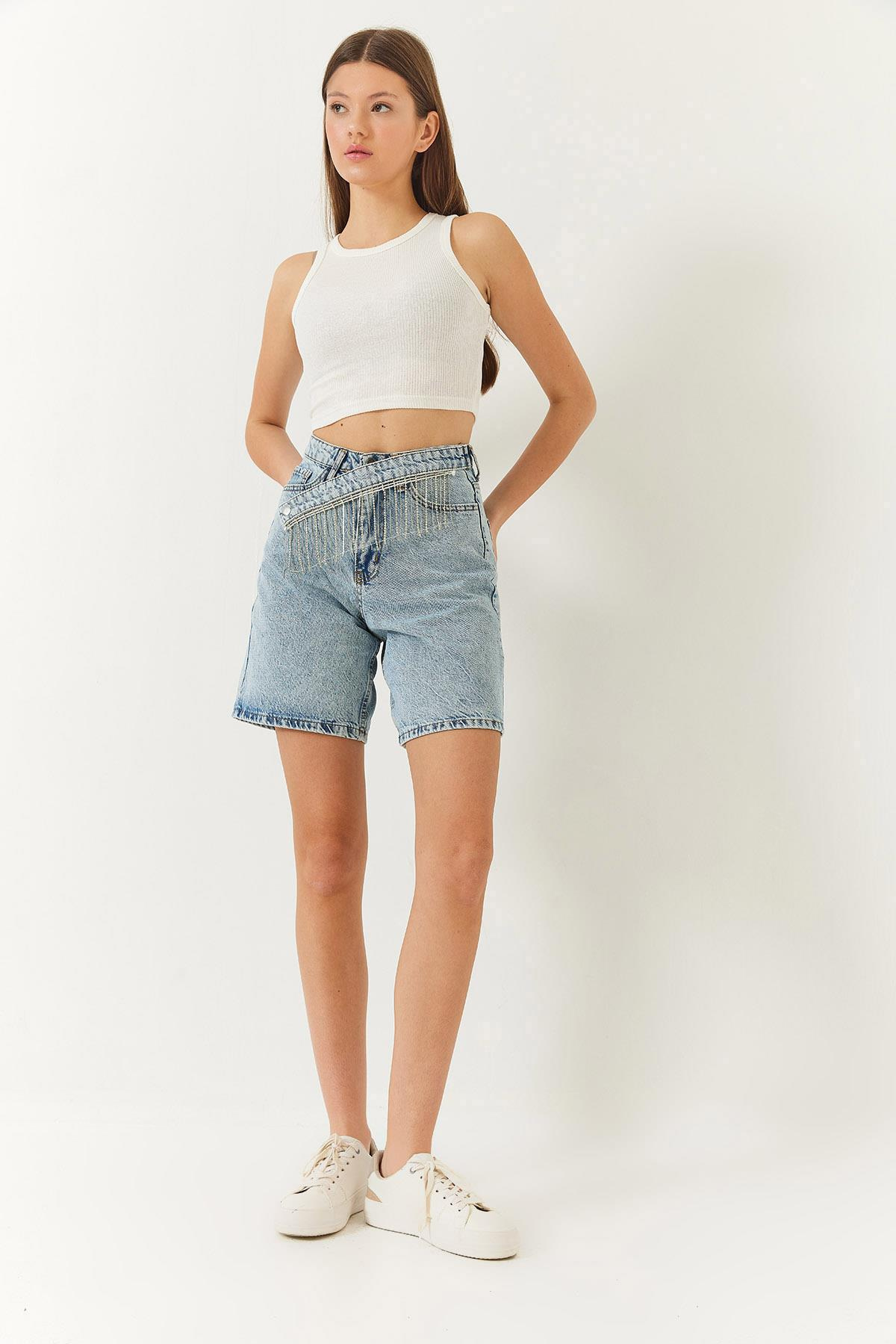 Püskül Taşlı Asimetrik Kemerli Cep Detaylı Denim Şort 60261425 - Mavi