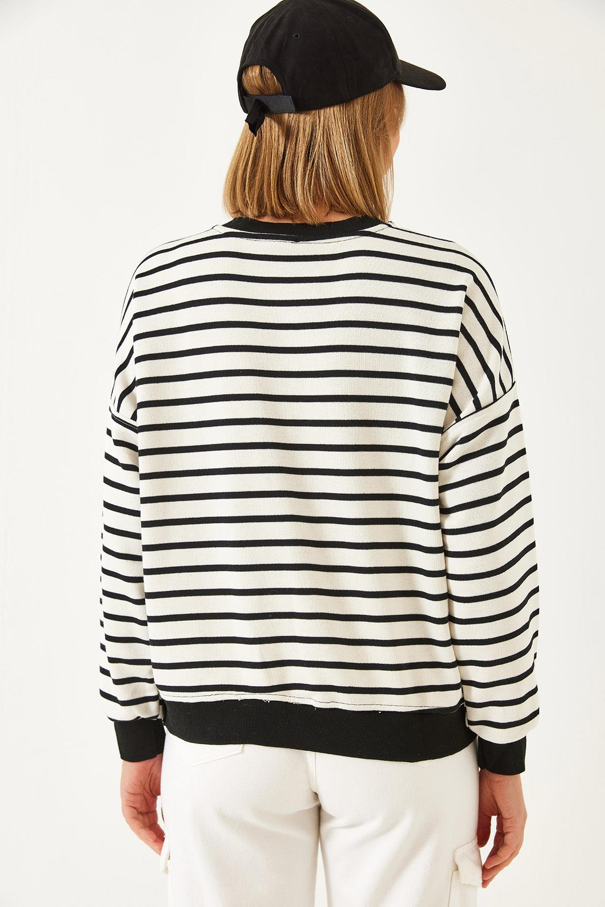 Tek Cepli Çizgili Denimli Sweatshirt 2501 60351338 - Beyaz-Siyah