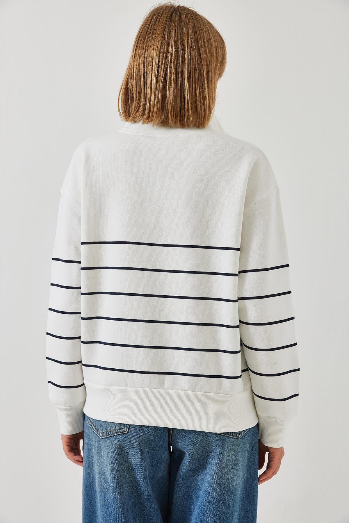 Üç İplik Şardonlu Fermuarlı Nakışlı Çizgili Sweatshirt 6481 60261027 - Beyaz SWEATSHİRT modelleri