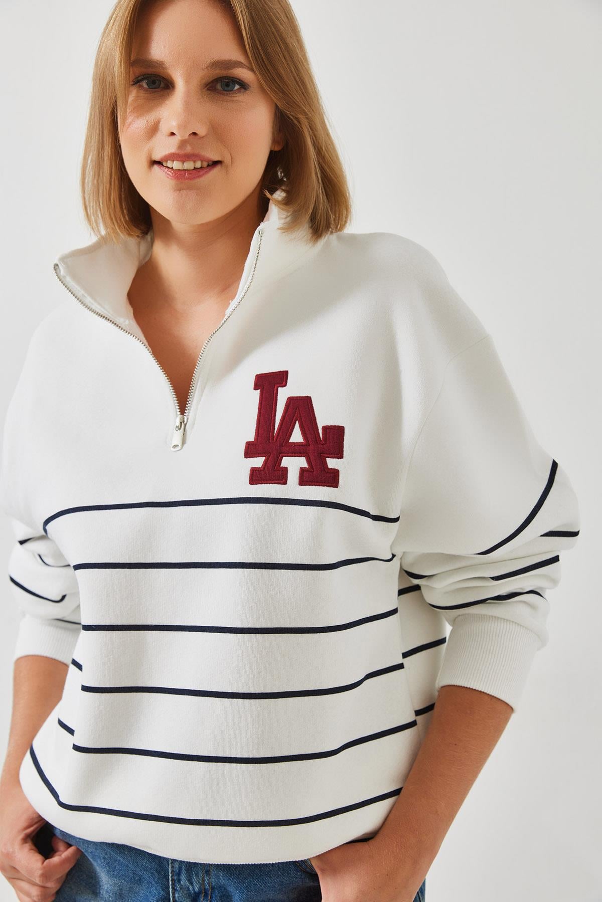 Üç İplik Şardonlu Fermuarlı Nakışlı Çizgili Sweatshirt 6481 60261027 - Beyaz SWEATSHİRT modelleri