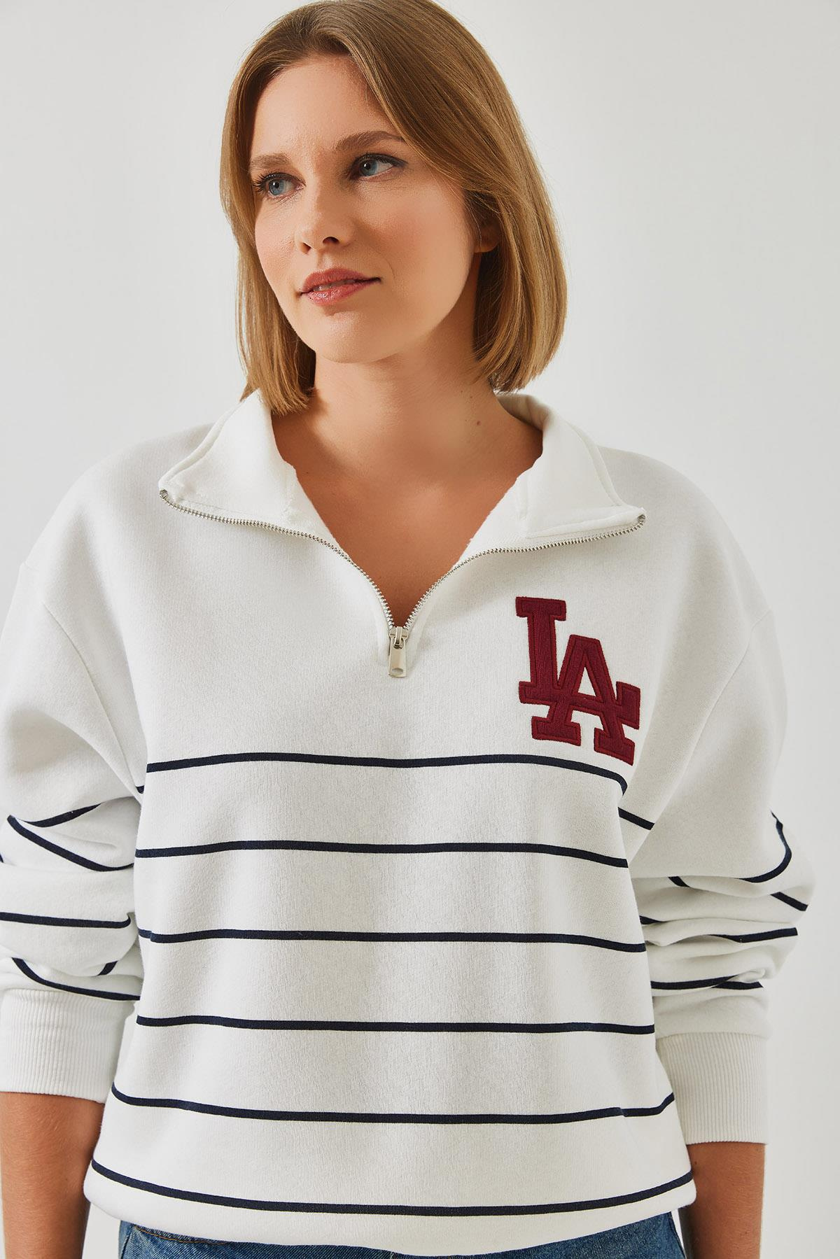 Üç İplik Şardonlu Fermuarlı Nakışlı Çizgili Sweatshirt 6481 60261027 - Beyaz SWEATSHİRT modelleri