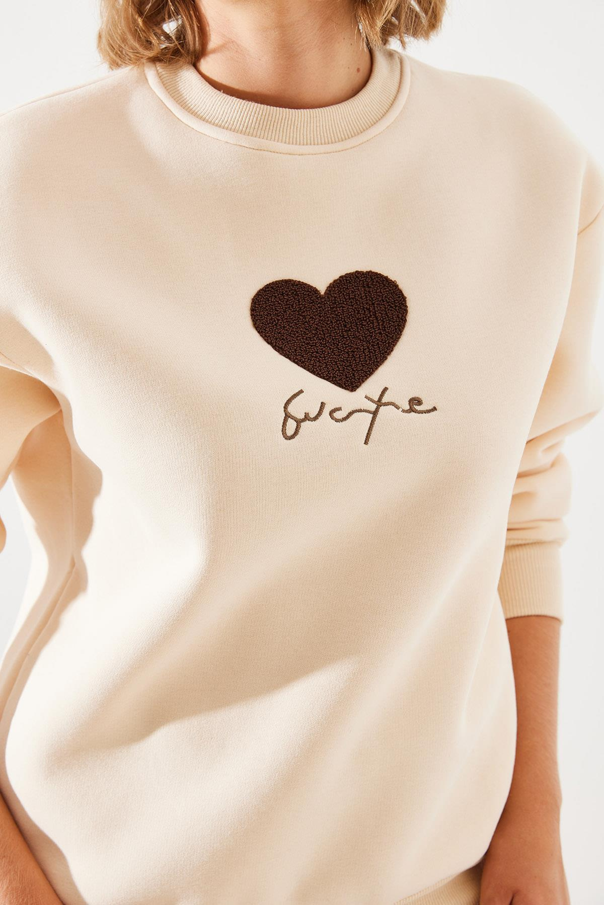 Üç İplik Şardonlu In Love Sweatshirt MBHS008 60601008 - Bej