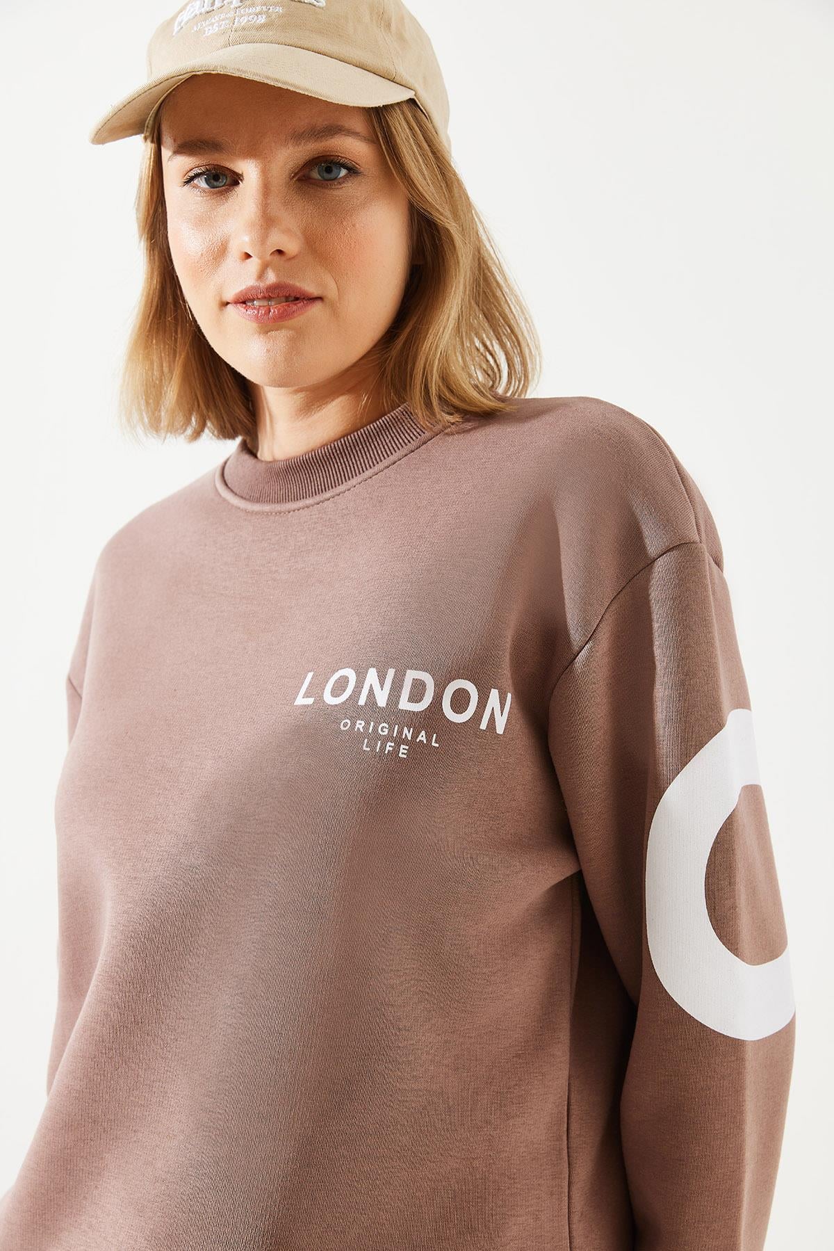 Üç İplik Şardonlu London Baskılı Sweatshirt MBHS003 60601003 - Kahverengi