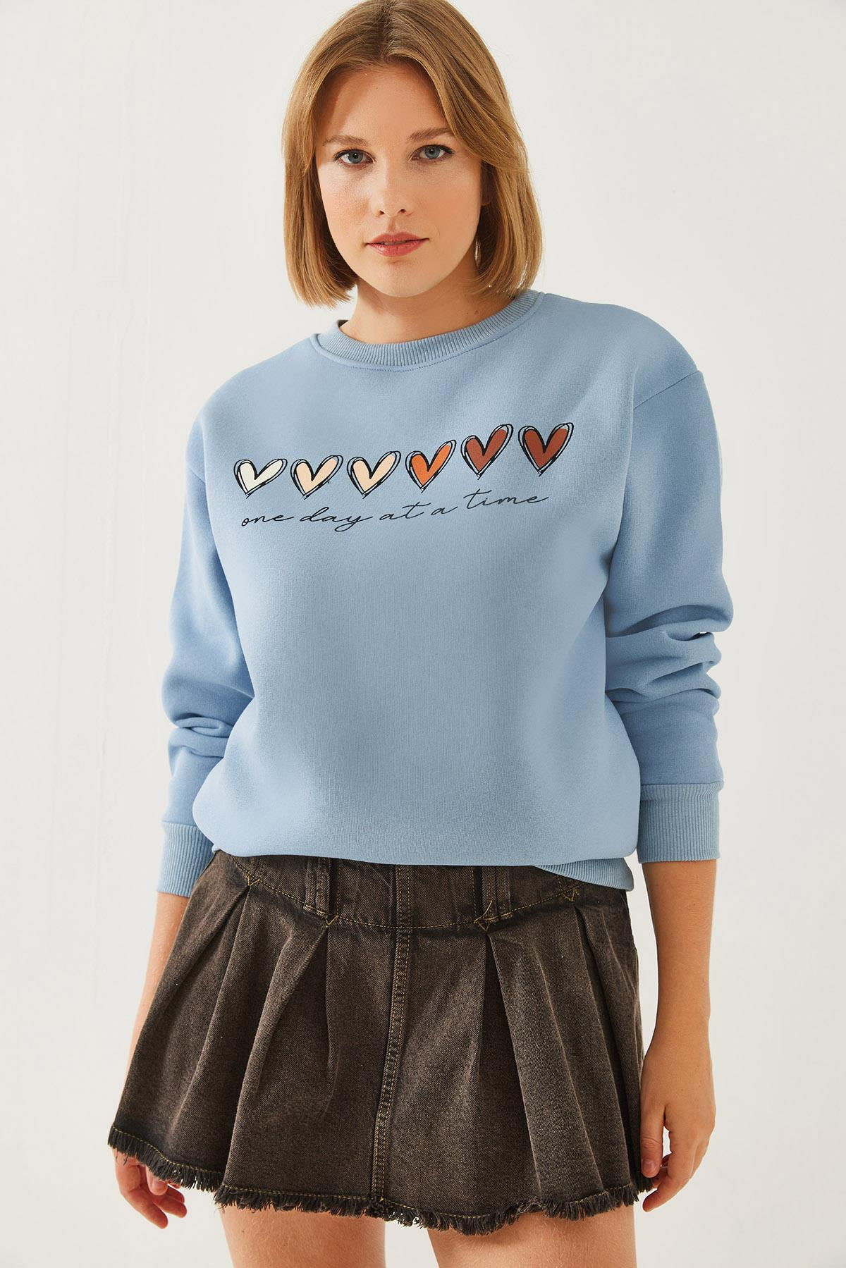 Üç İplik Şardonlu Renkli Kalp Baskılı Sweatshirt MBHS007 60601007 - Buz Mavisi