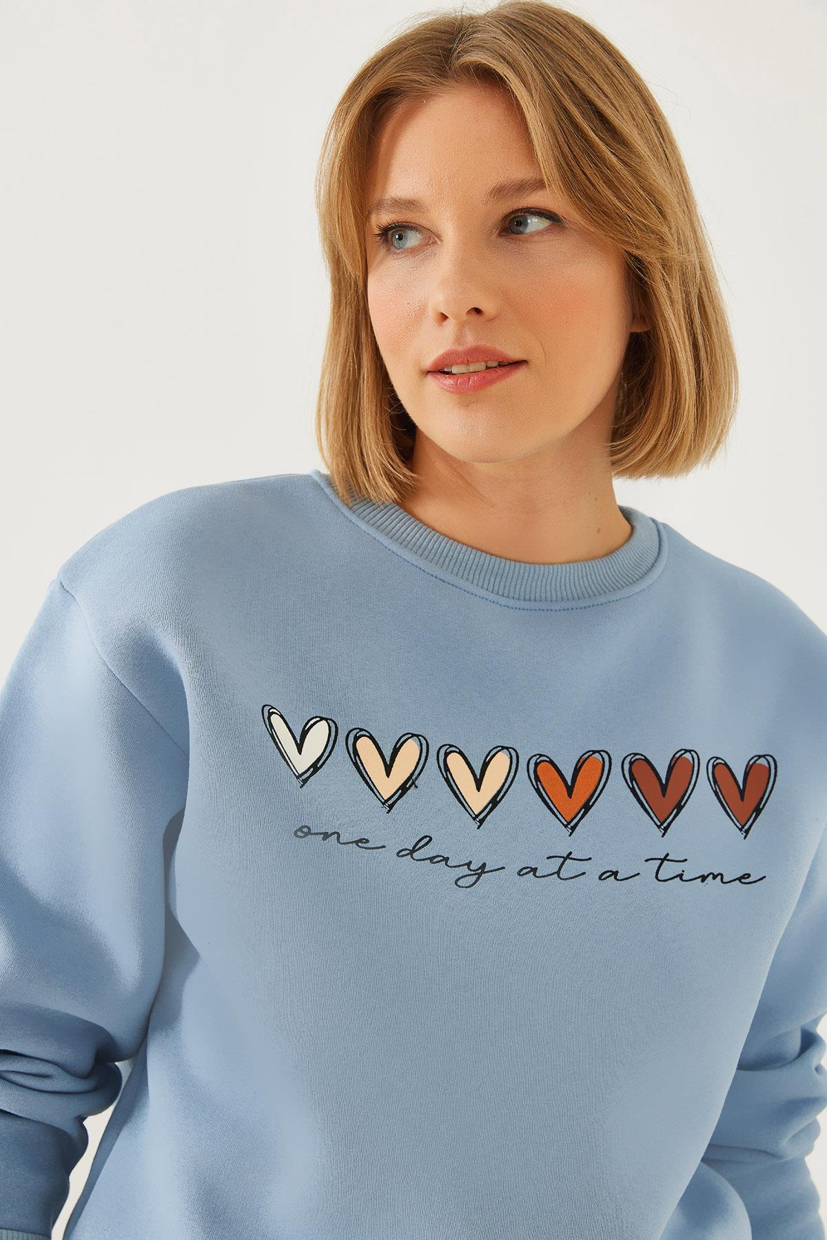 Üç İplik Şardonlu Renkli Kalp Baskılı Sweatshirt MBHS007 60601007 - Buz Mavisi
