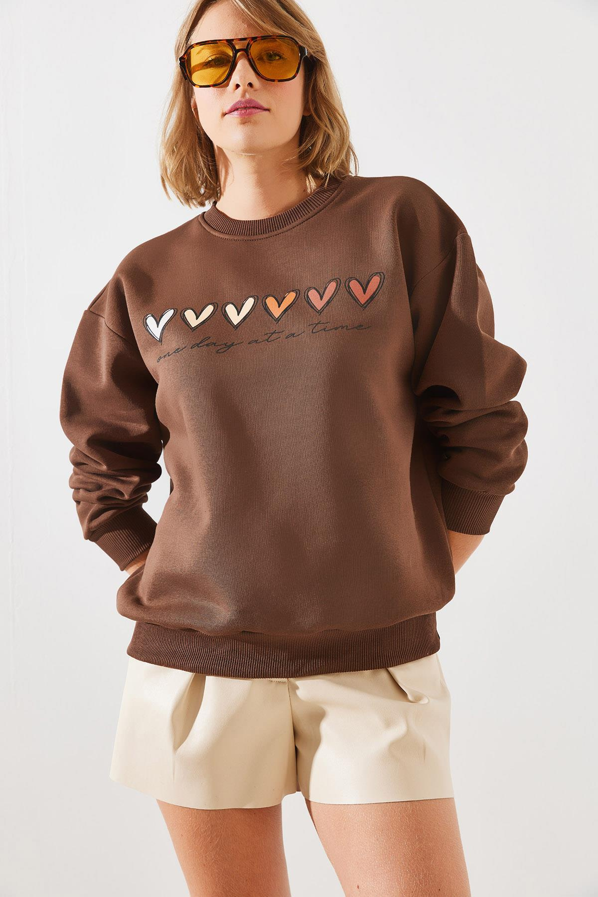 Üç İplik Şardonlu Renkli Kalp Baskılı Sweatshirt MBHS007 60601007 - Kahverengi