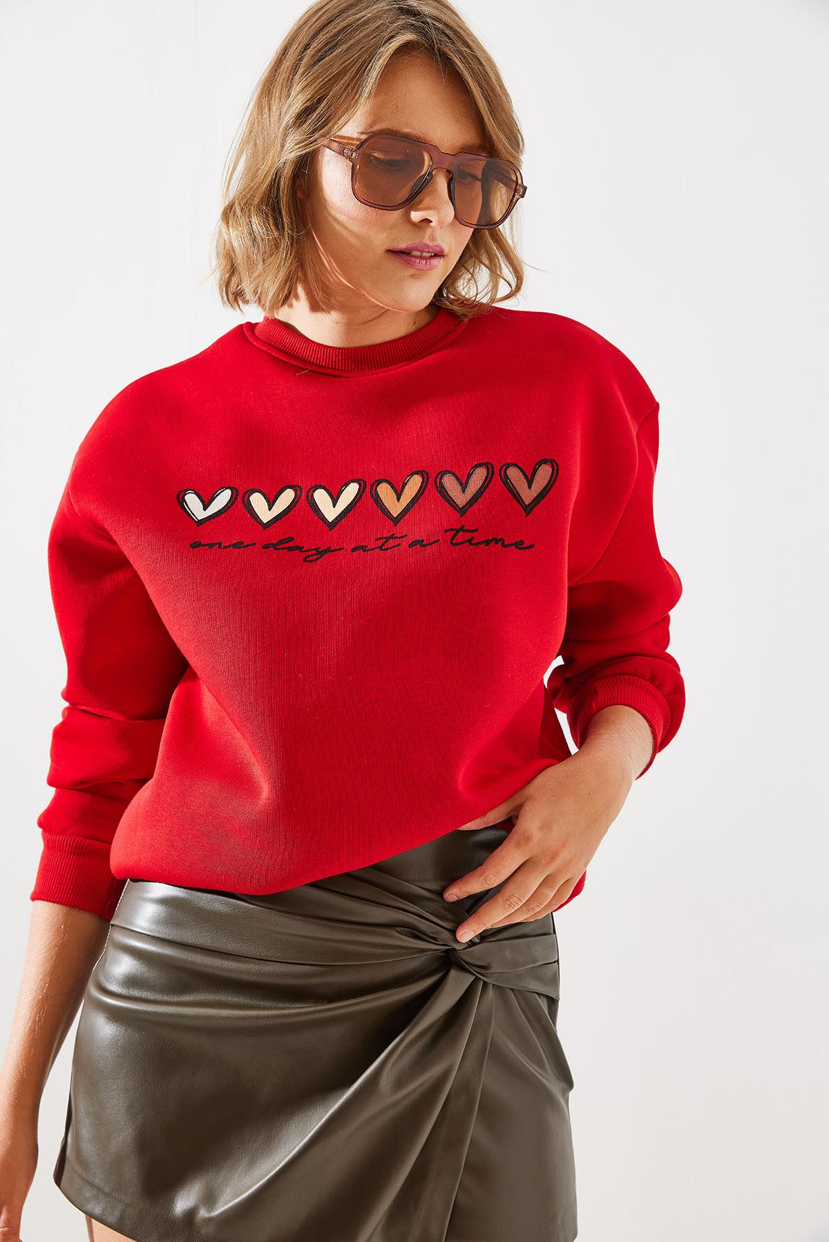 Üç İplik Şardonlu Renkli Kalp Baskılı Sweatshirt MBHS007 60601007 - Kırmızı