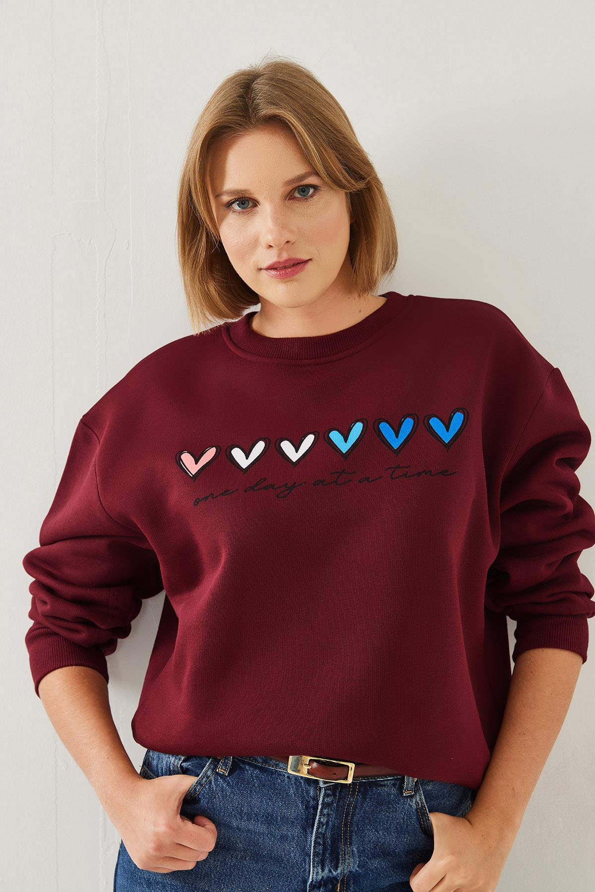 Üç İplik Şardonlu Renkli Kalp Baskılı Sweatshirt MBHS007 60601007 - Bordo