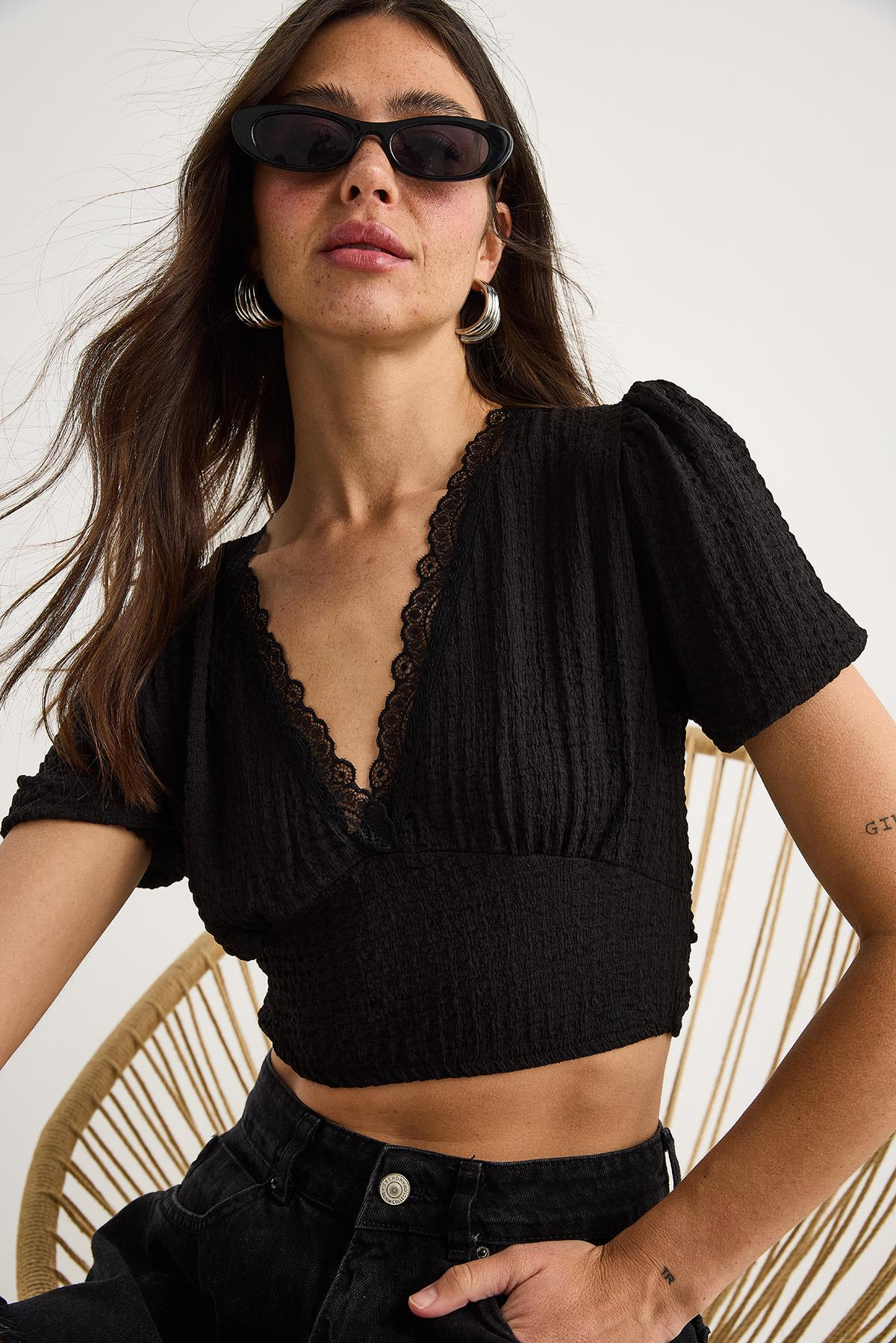 V Yaka Fisto Detaylı Bürümcük Kısa Kollu Crop Bluz 2231 60284051 - Siyah