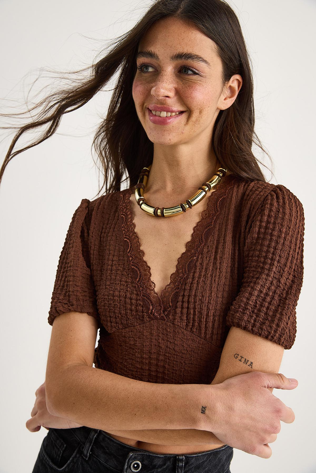 V Yaka Fisto Detaylı Bürümcük Kısa Kollu Crop Bluz 2231 60284051 - Kahverengi