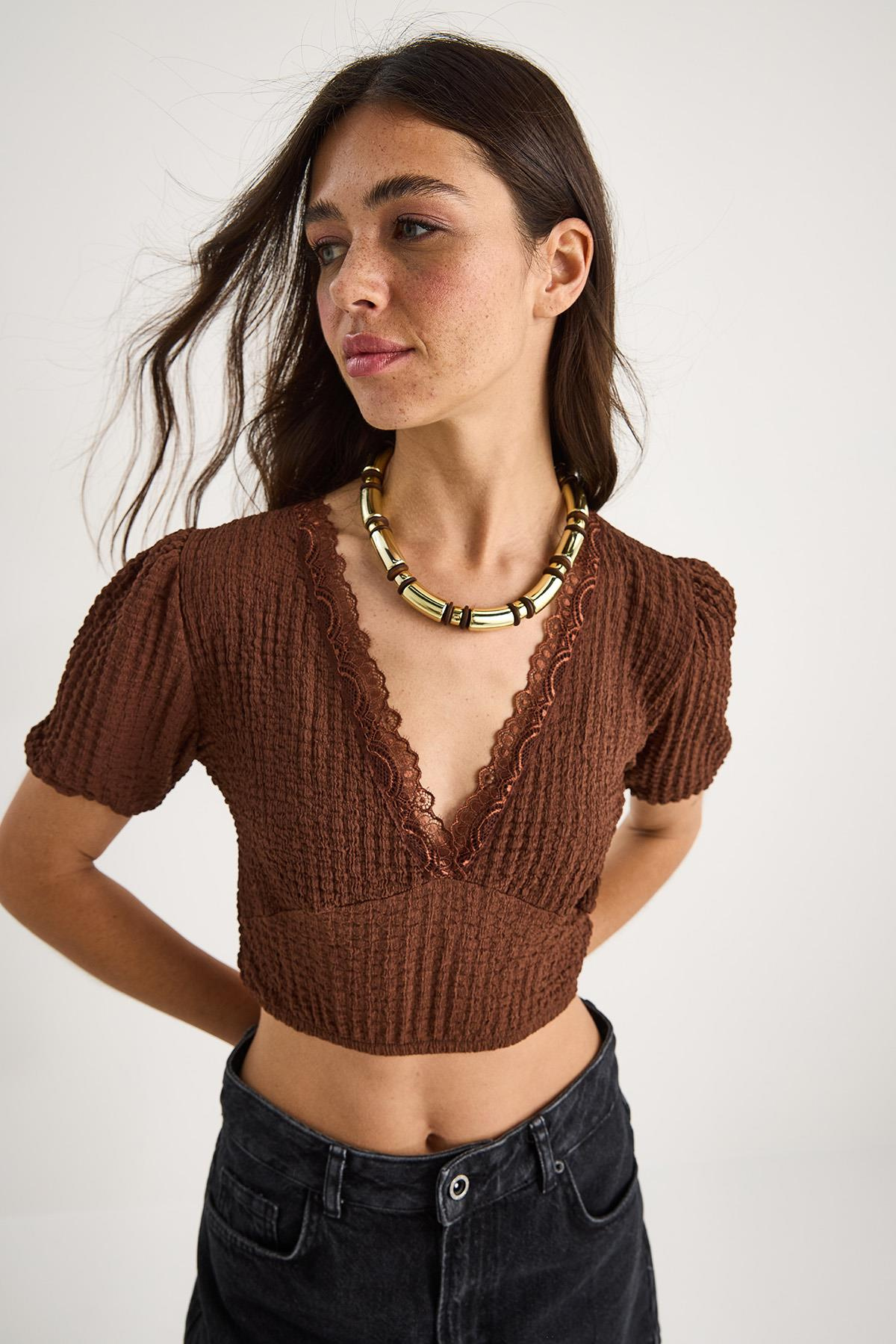 V Yaka Fisto Detaylı Bürümcük Kısa Kollu Crop Bluz 2231 60284051 - Kahverengi