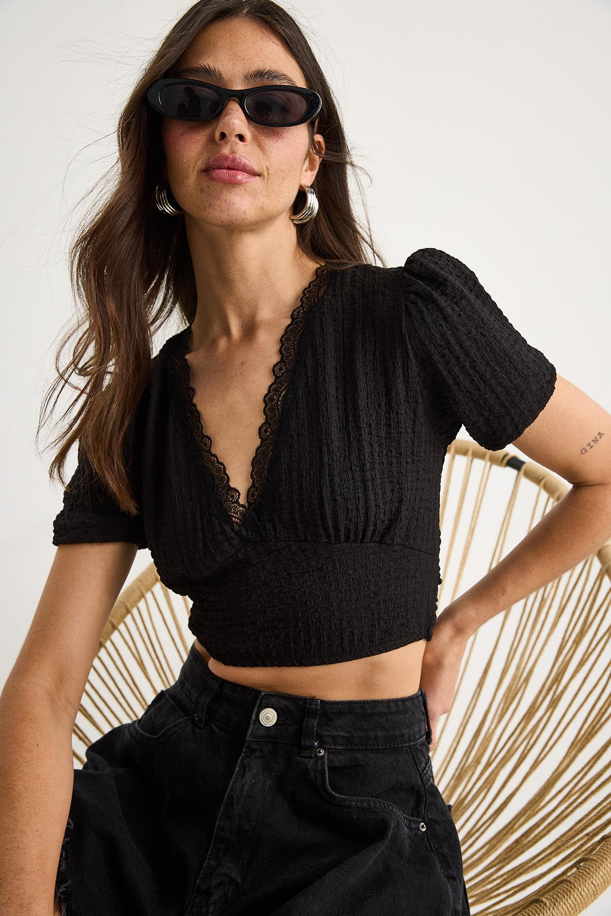 V Yaka Fisto Detaylı Bürümcük Kısa Kollu Crop Bluz 2231 60284051 - Siyah