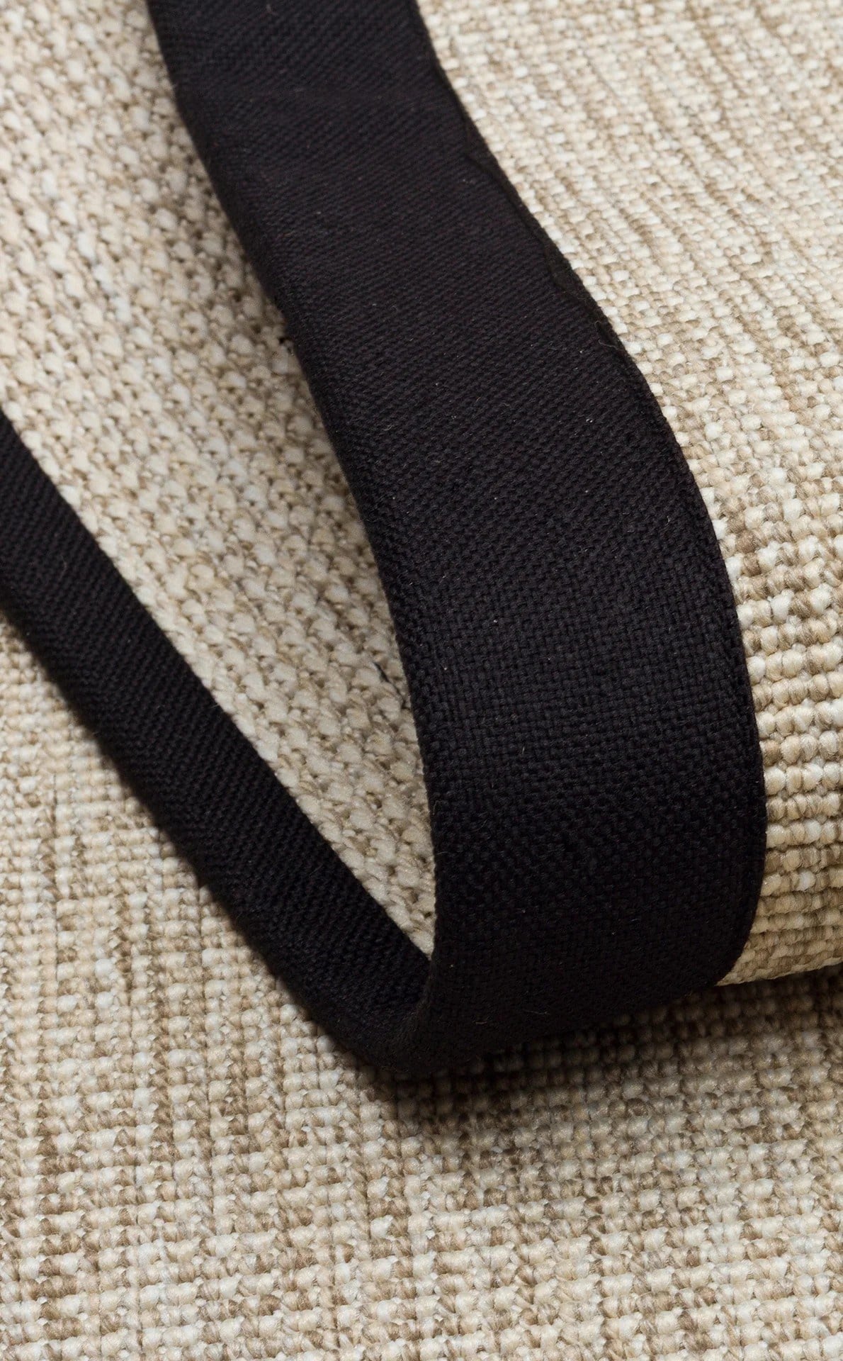 Modern Tasarımlı  Sisal Bej Dokuma Siyah Kumaş Bordür Halı vnt 2703
