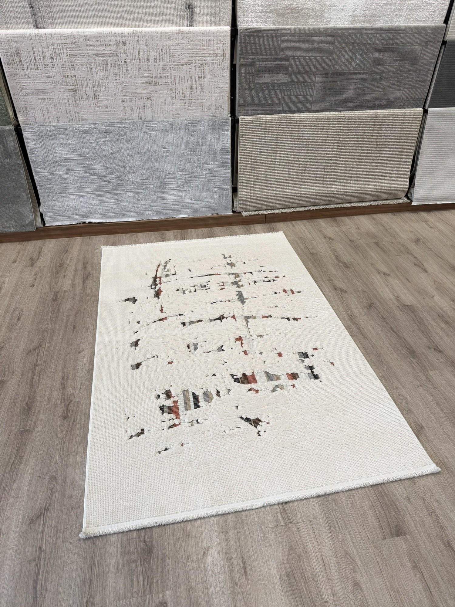Yumuşak Dokulu Kaymaz Taban Sunset Serisi Bej Soyut Fırça Desenli Kabartmalı Makine Halısı SNS1170