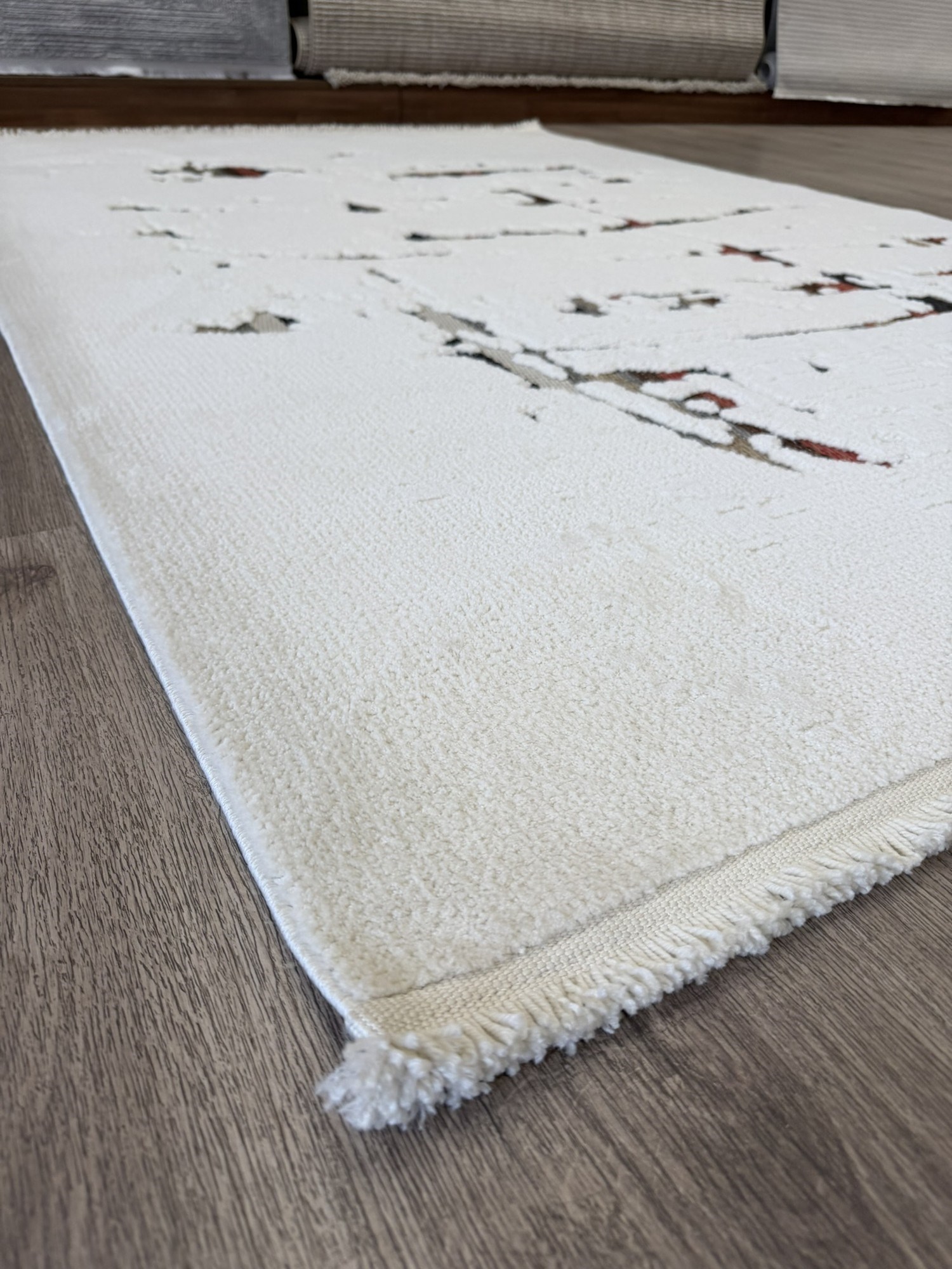 Yumuşak Dokulu Kaymaz Taban Sunset Serisi Krem Soyut Fırça Desenli Kabartmalı Makine Halısı SNS1170