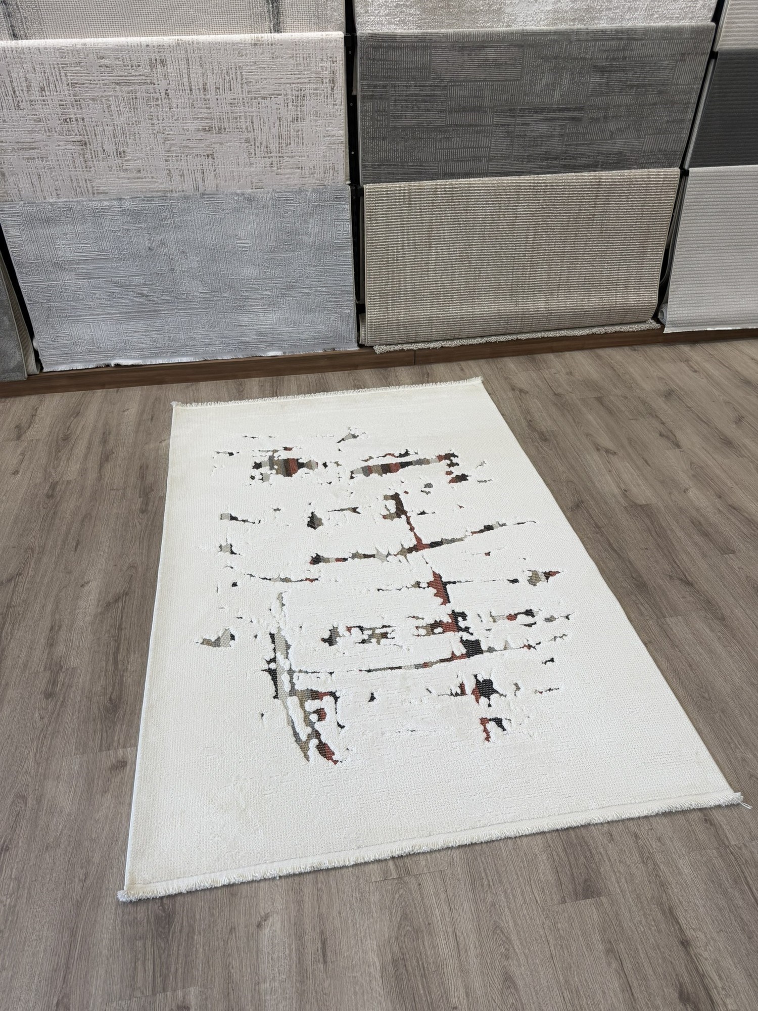 Yumuşak Dokulu Kaymaz Taban Sunset Serisi Krem Soyut Fırça Desenli Kabartmalı Makine Halısı SNS1170