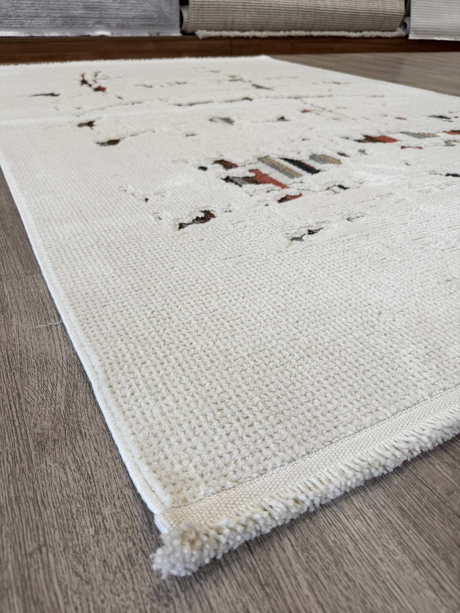 Yumuşak Dokulu Kaymaz Taban Sunset Serisi Bej Soyut Fırça Desenli Kabartmalı Makine Halısı SNS1170