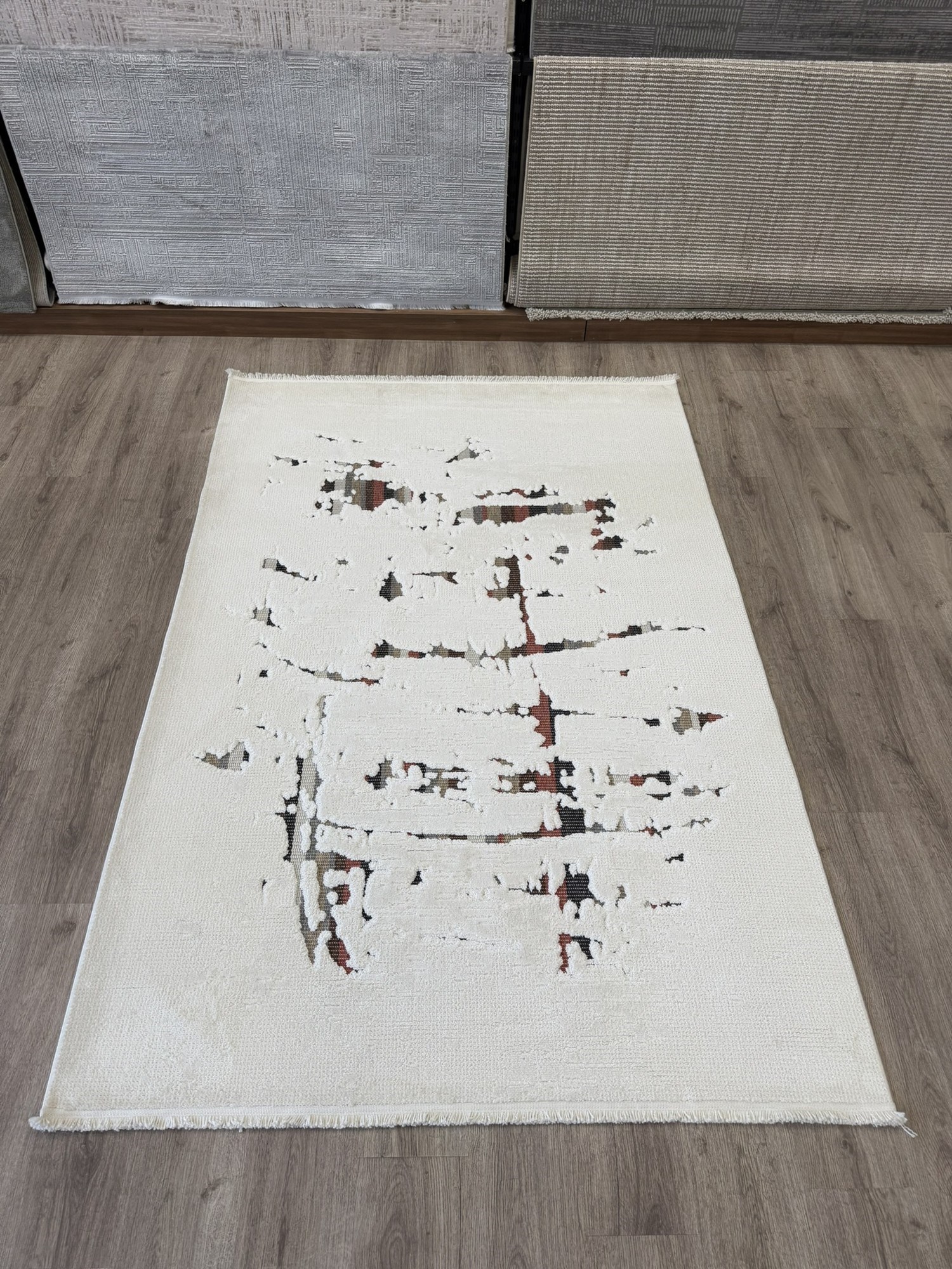 Yumuşak Dokulu Kaymaz Taban Sunset Serisi Krem Soyut Fırça Desenli Kabartmalı Makine Halısı SNS1170