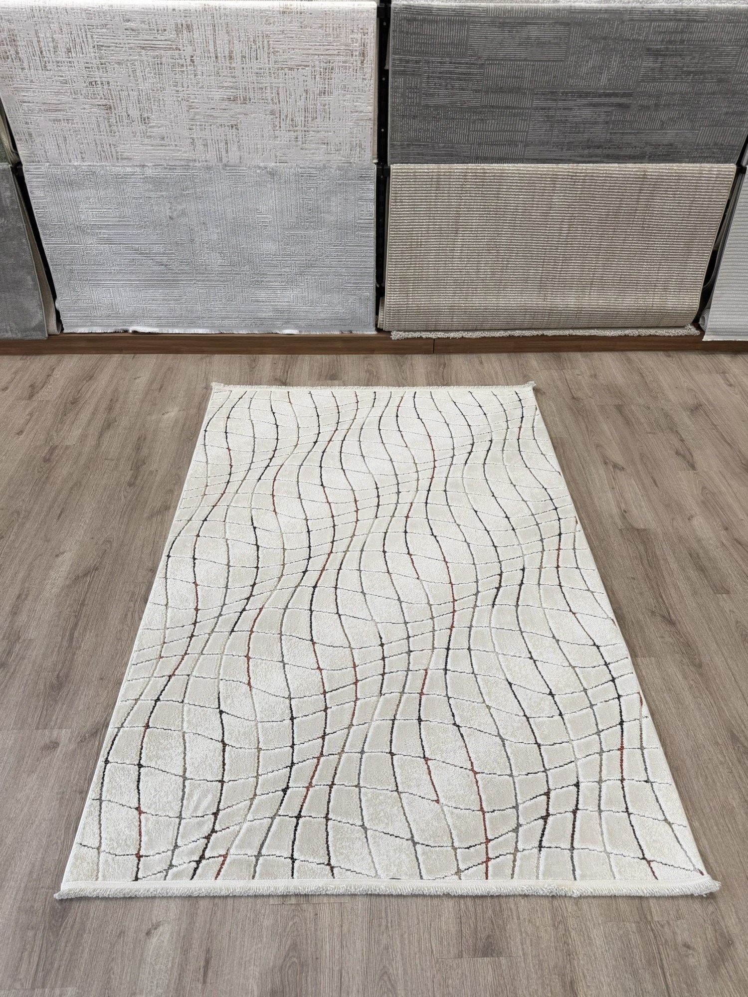 Yumuşak Dokulu Kaymaz Taban Sunset Serisi Bej Dalgalı Geometrik Desenli Kabartmalı Makine Halısı SNS1171