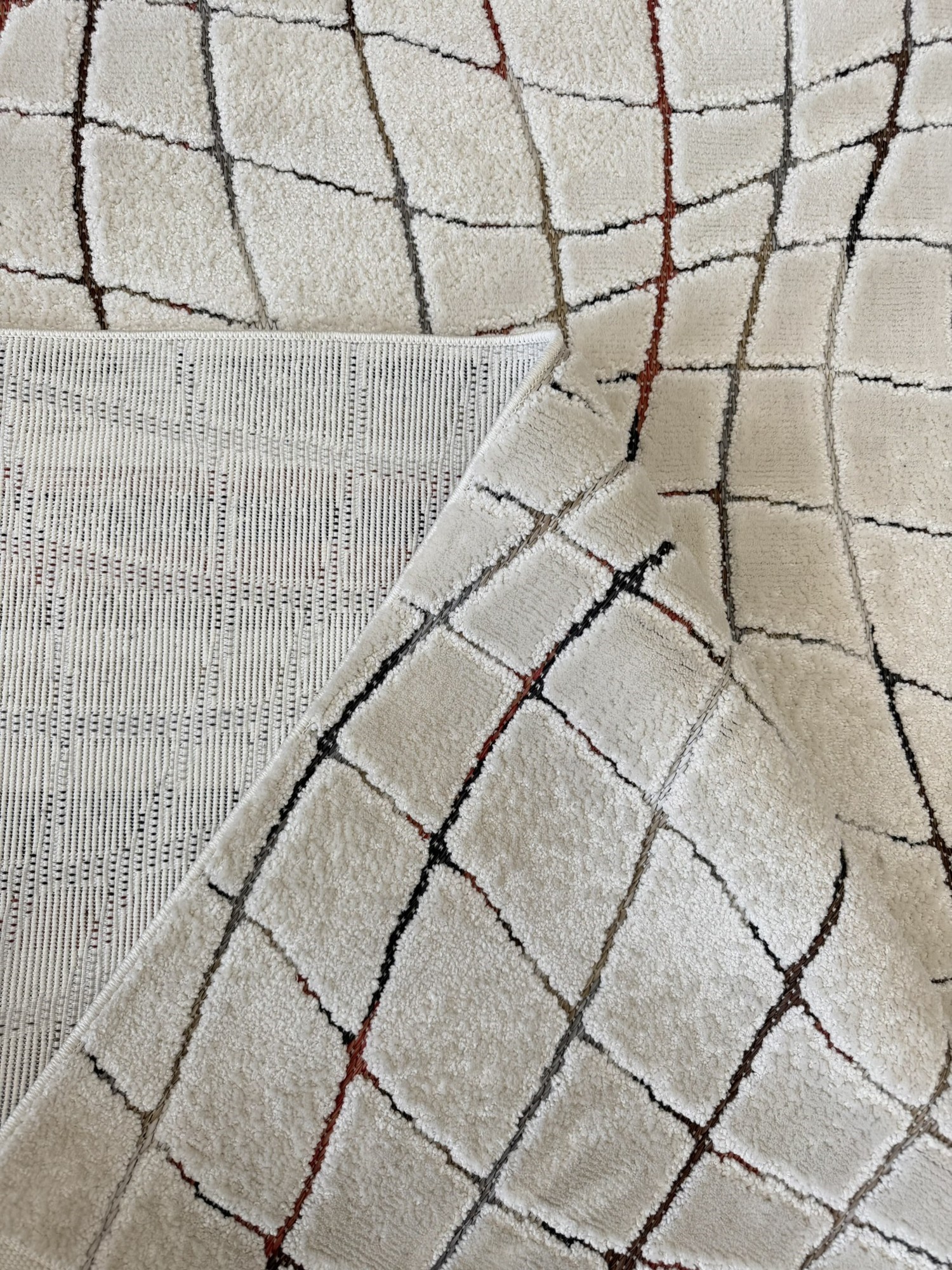Yumuşak Dokulu Kaymaz Taban Sunset Serisi Bej Dalgalı Geometrik Desenli Kabartmalı Makine Halısı SNS1171