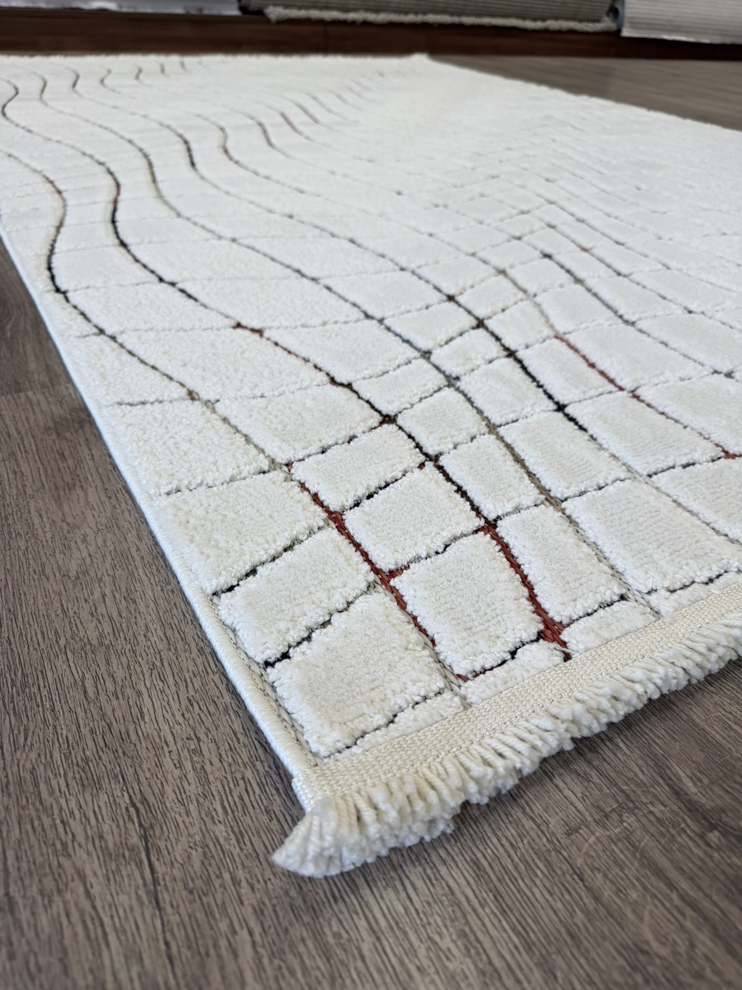 Yumuşak Dokulu Kaymaz Taban Sunset Serisi Krem Dalgalı Geometrik Desenli Kabartmalı Makine Halısı SNS1171