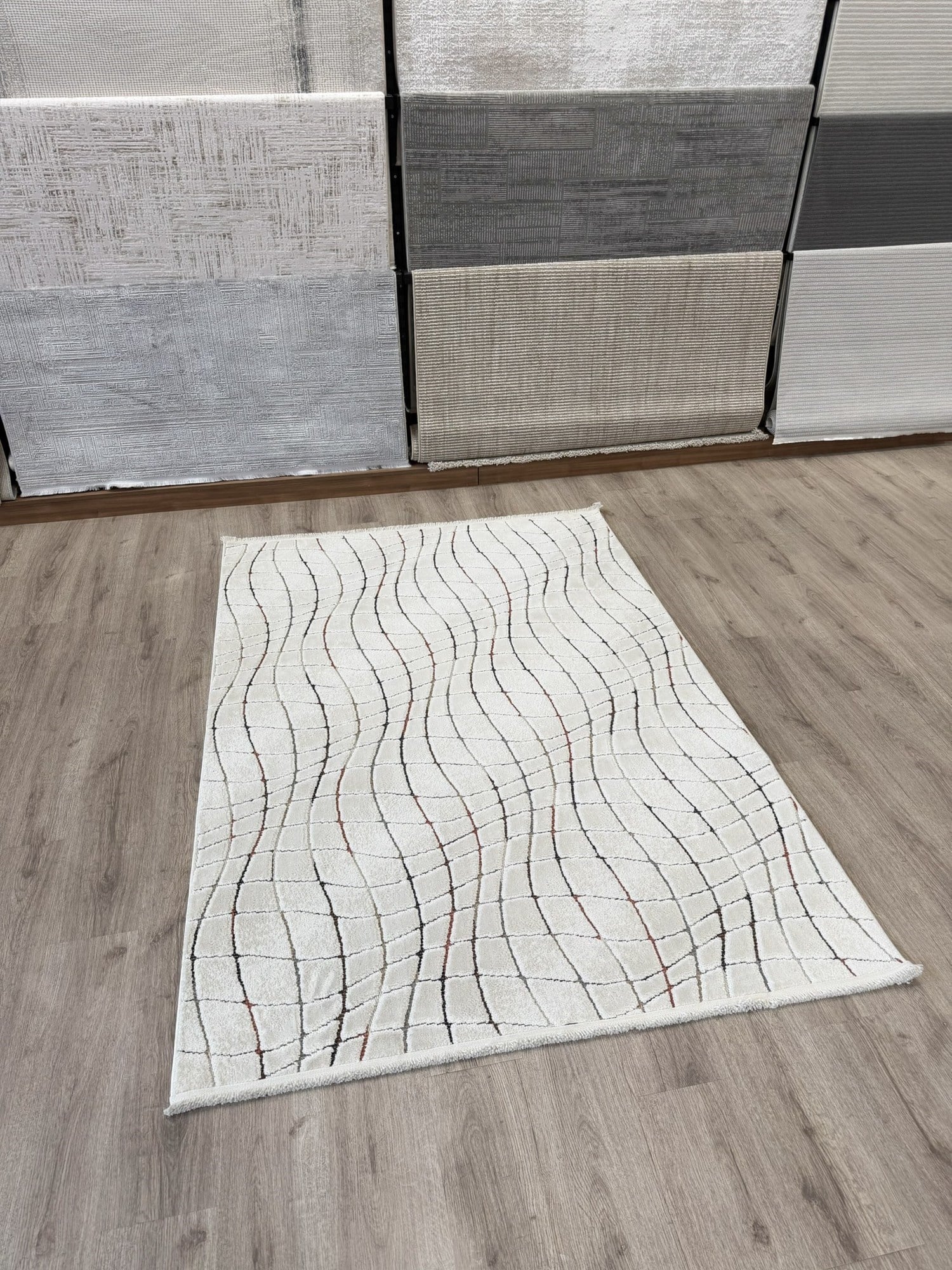 Yumuşak Dokulu Kaymaz Taban Sunset Serisi Bej Dalgalı Geometrik Desenli Kabartmalı Makine Halısı SNS1171