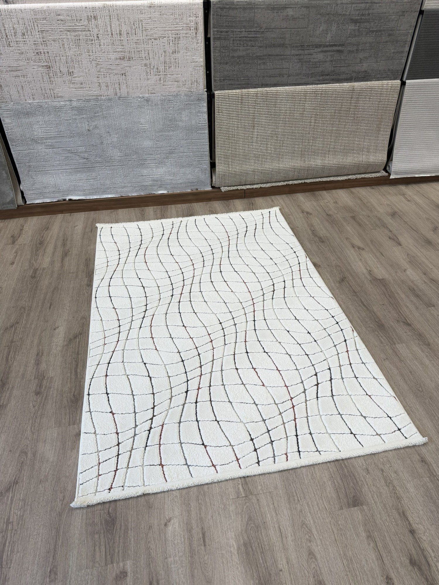 Yumuşak Dokulu Kaymaz Taban Sunset Serisi Krem Dalgalı Geometrik Desenli Kabartmalı Makine Halısı SNS1171