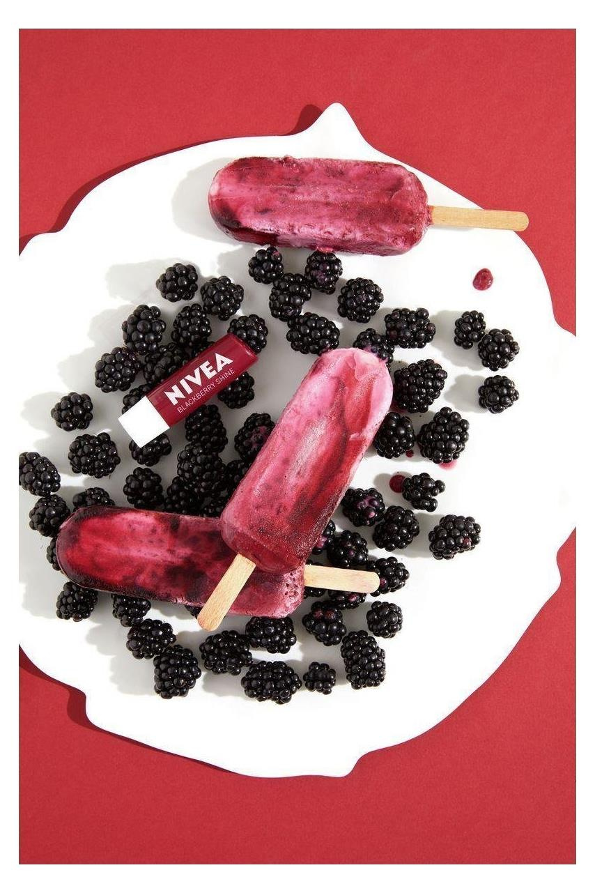 NiveaNivea Dudak Bakım Kremi Black Berry Böğürtlen Aromalı 4.8 grNivea Bakım Yapan Dudak Bakım Kremi Black Berry 4,8 gr Fiyatı ve Özellikleri | Mutlufiyatlar